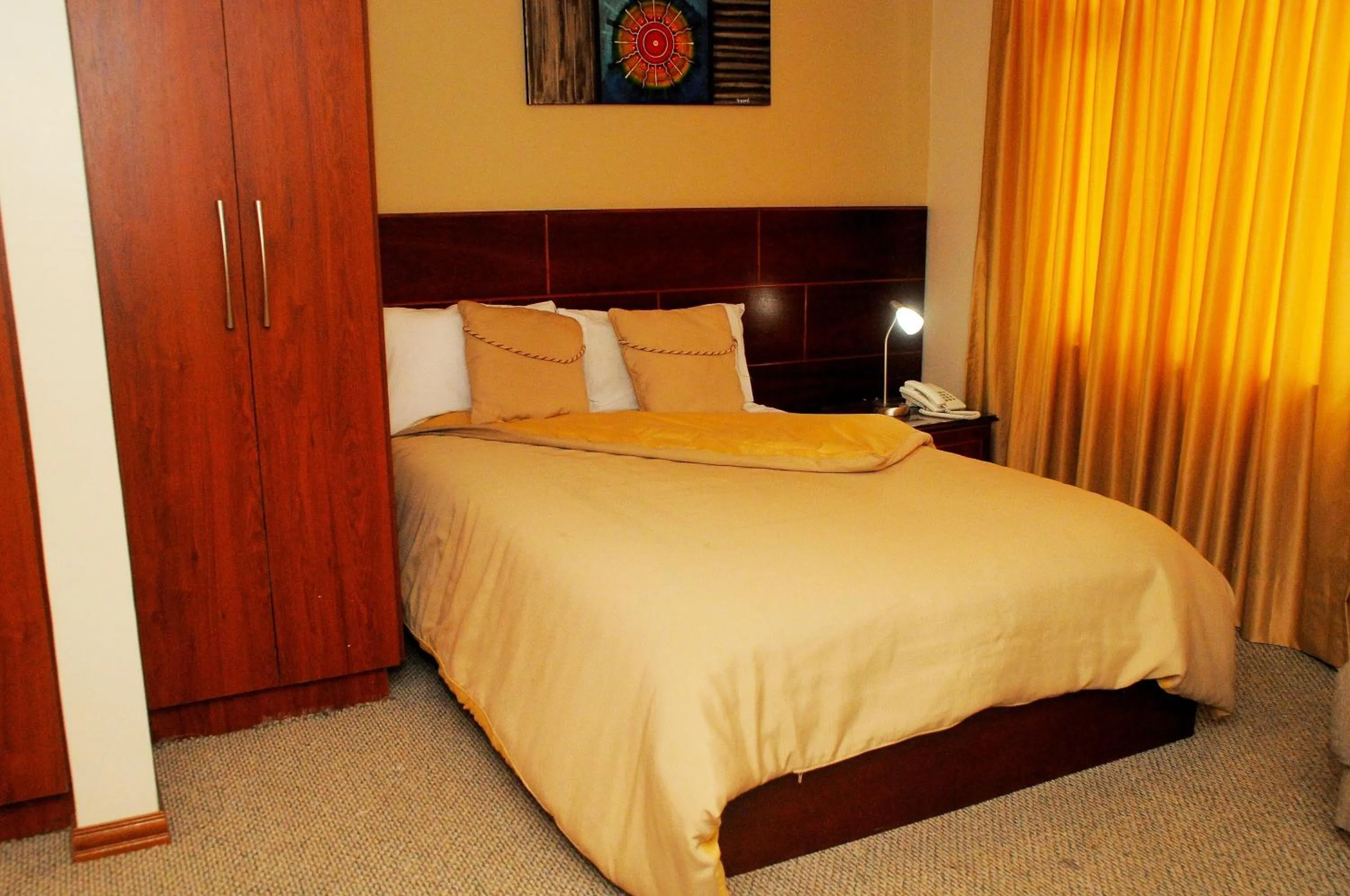 Bed in Colony Inn Hotel