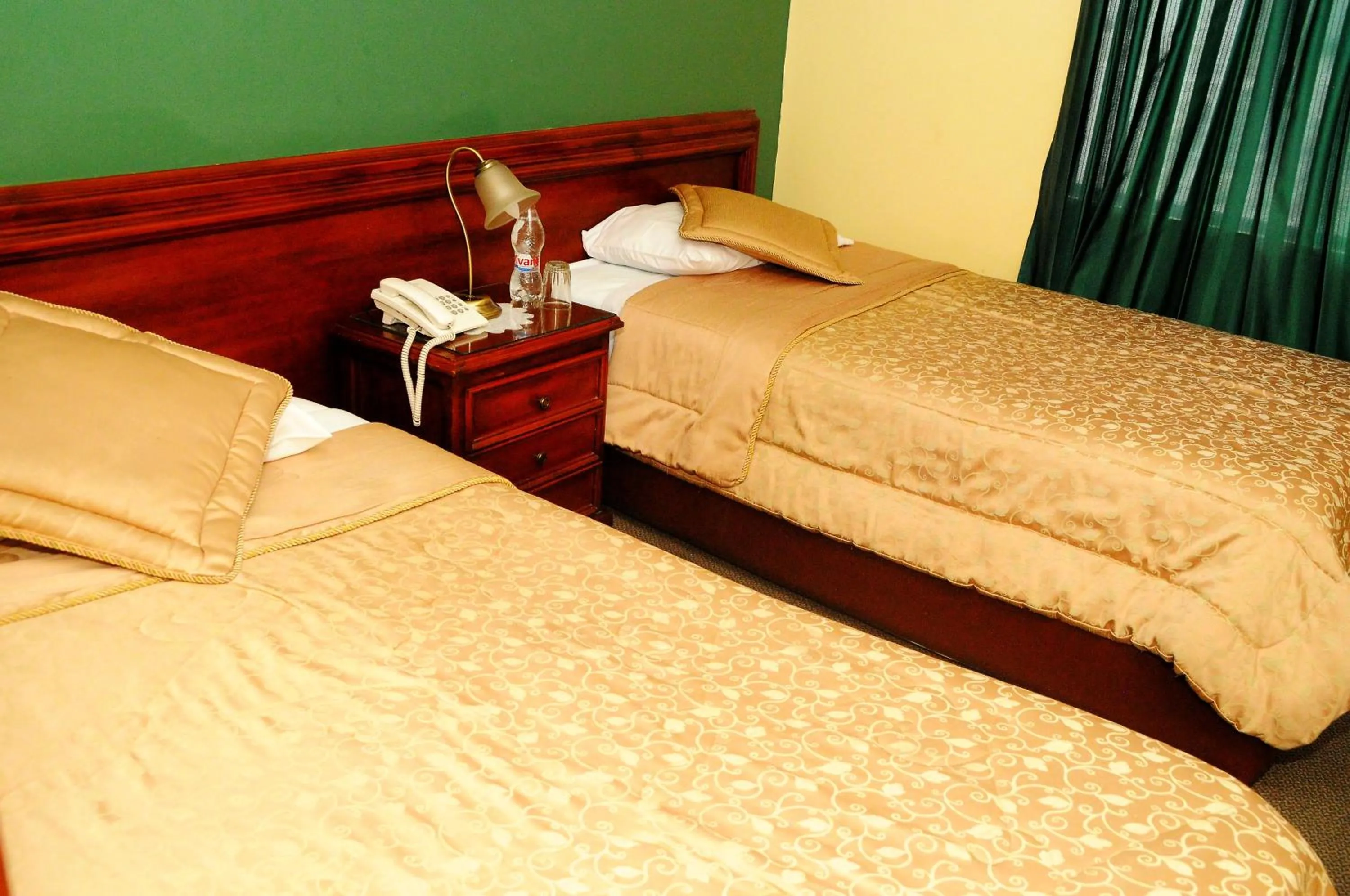 Bed in Colony Inn Hotel