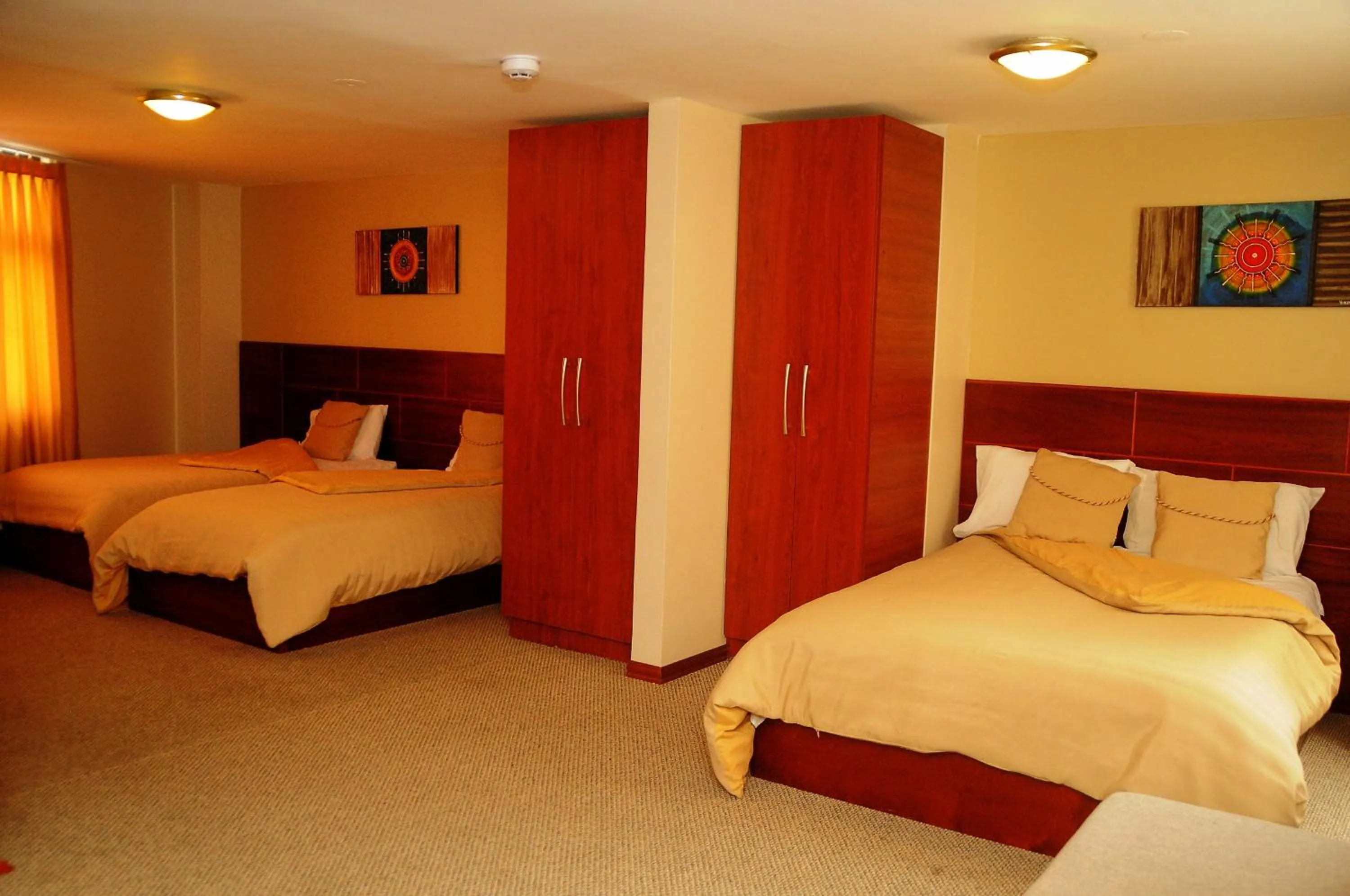 Bedroom, Bed in Colony Inn Hotel