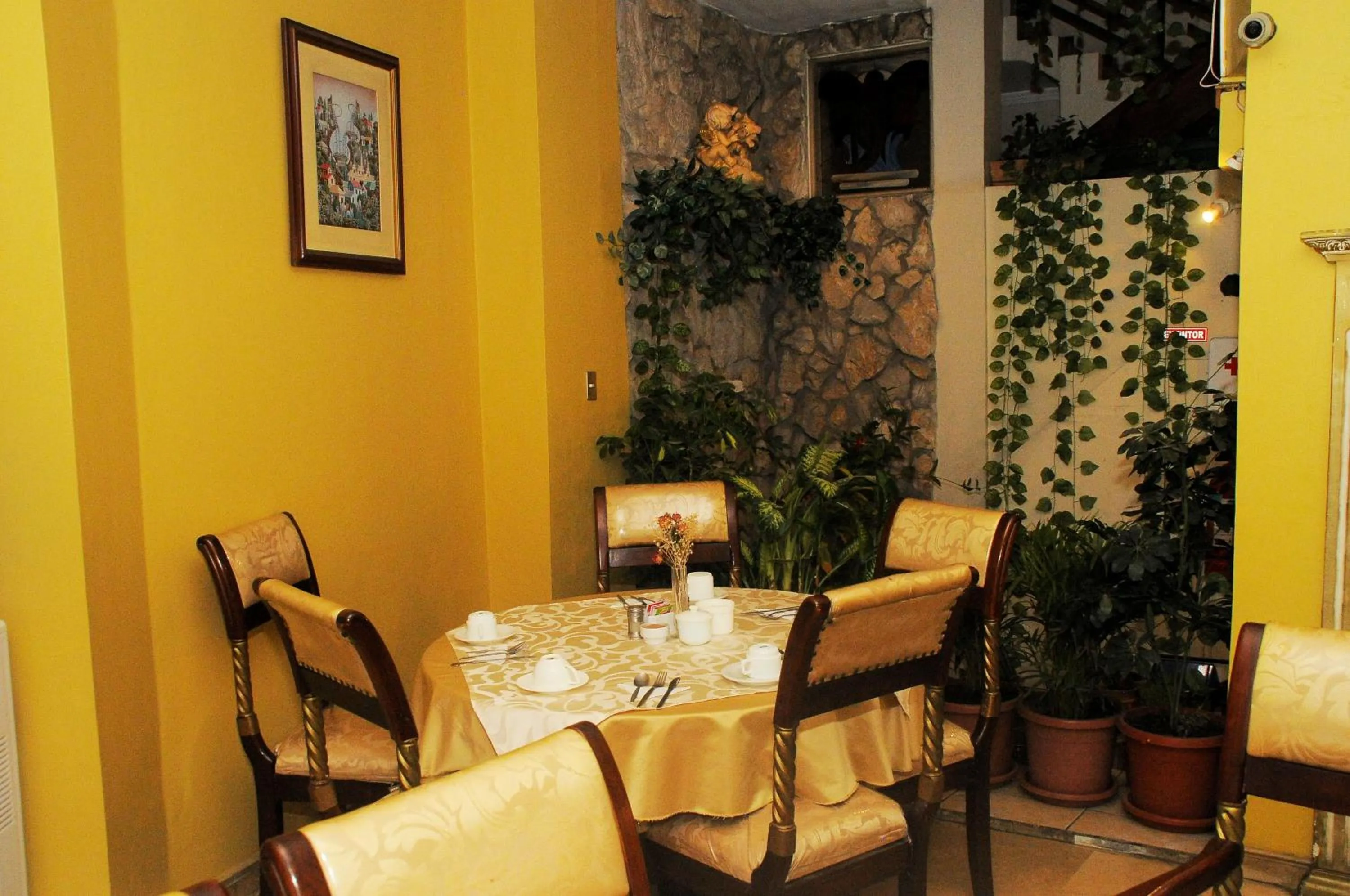Dining area in Colony Inn Hotel