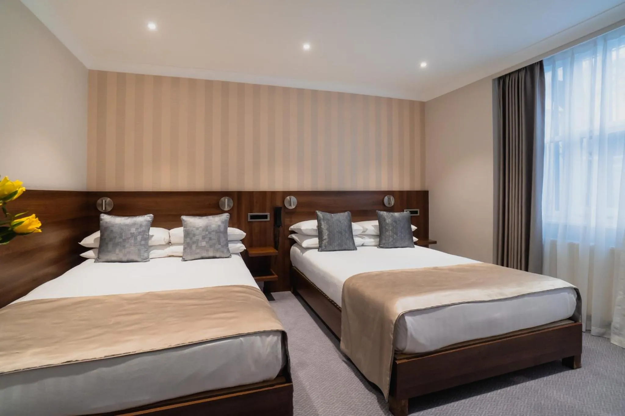 Bedroom, Bed in London House Hotel