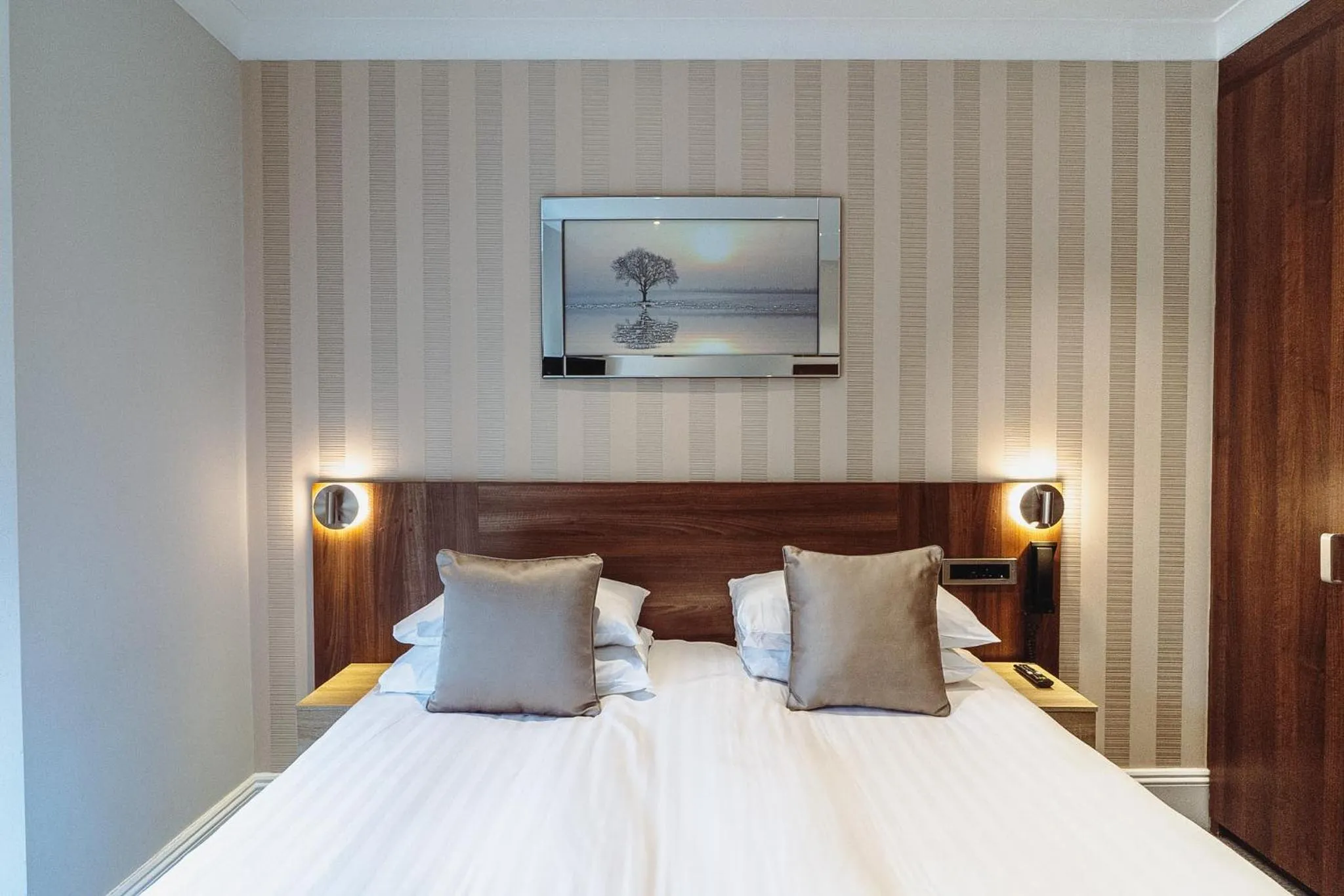 Bedroom, Bed in London House Hotel