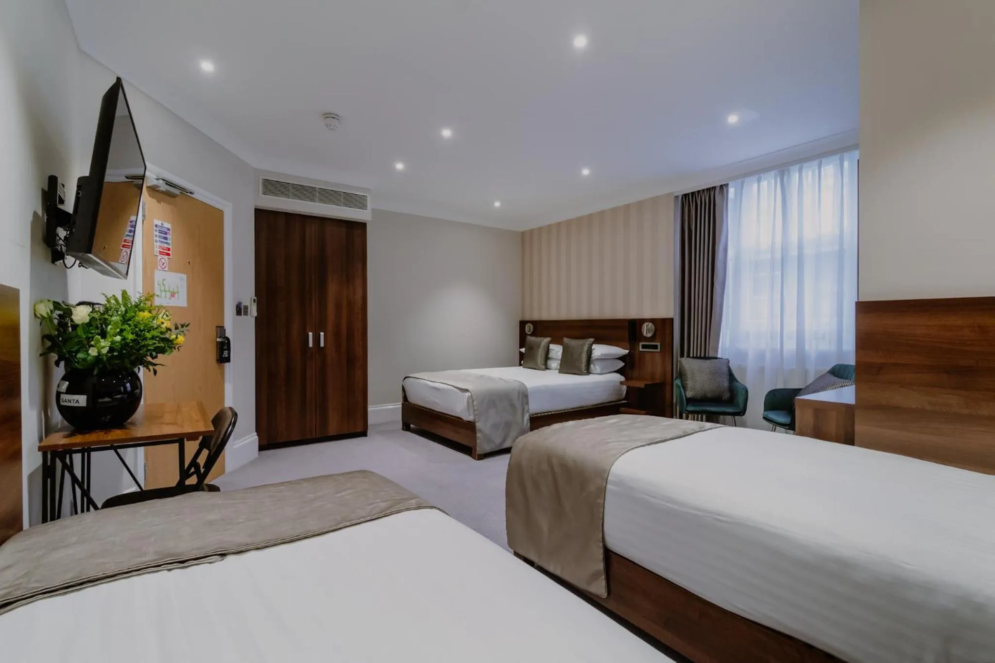 Bedroom, Bed in London House Hotel