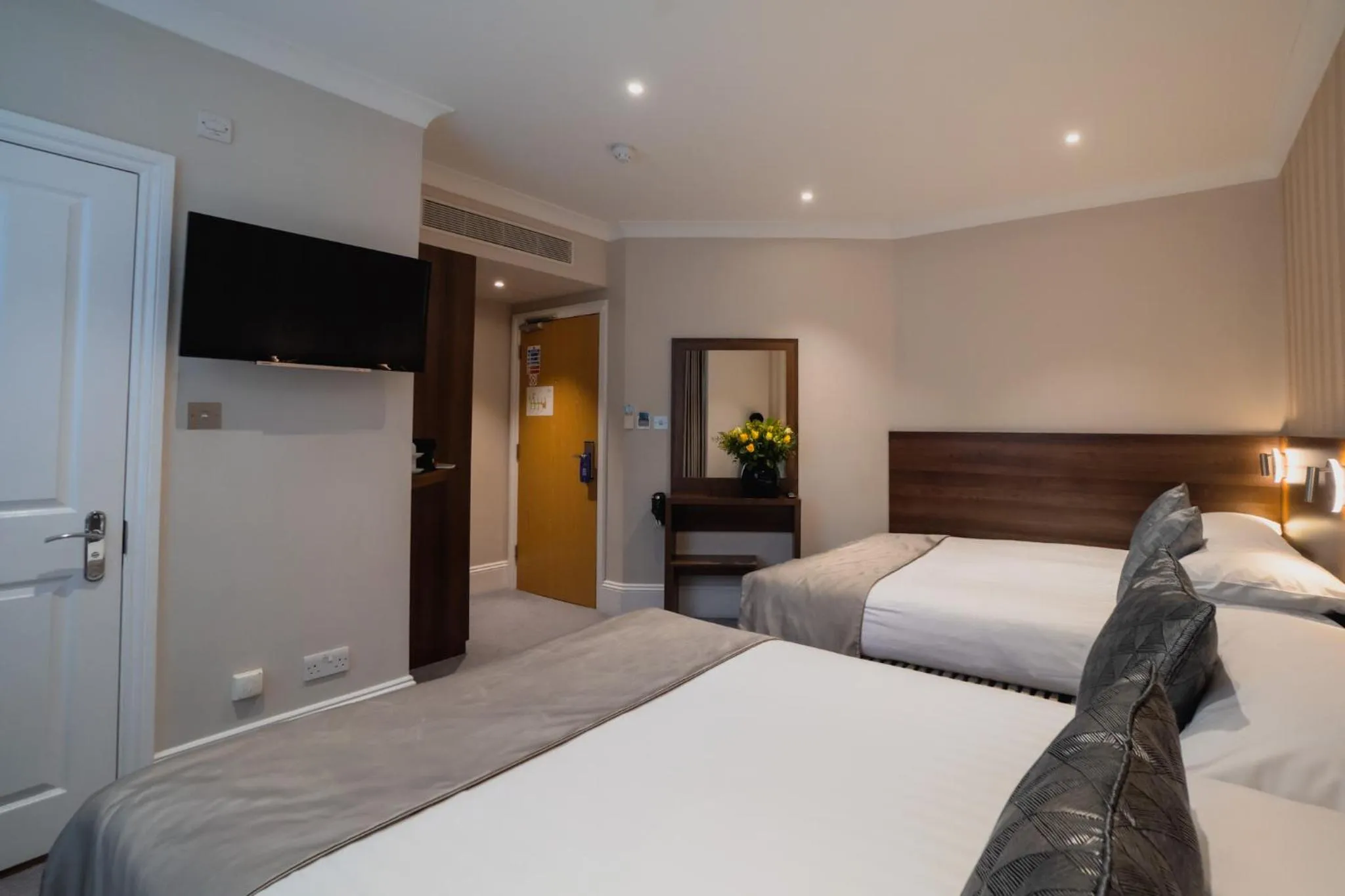 Bedroom, Bed in London House Hotel