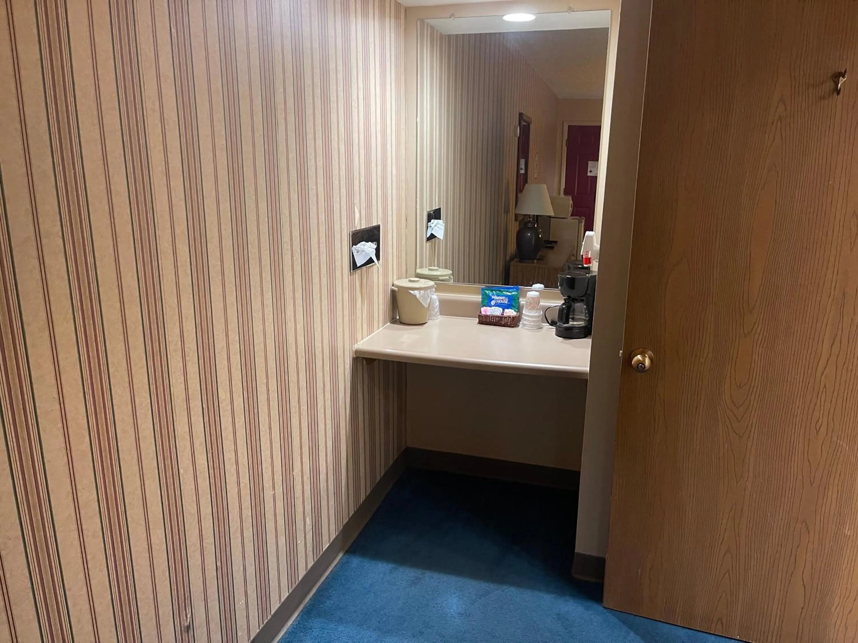 Dollinger's Motor Inn