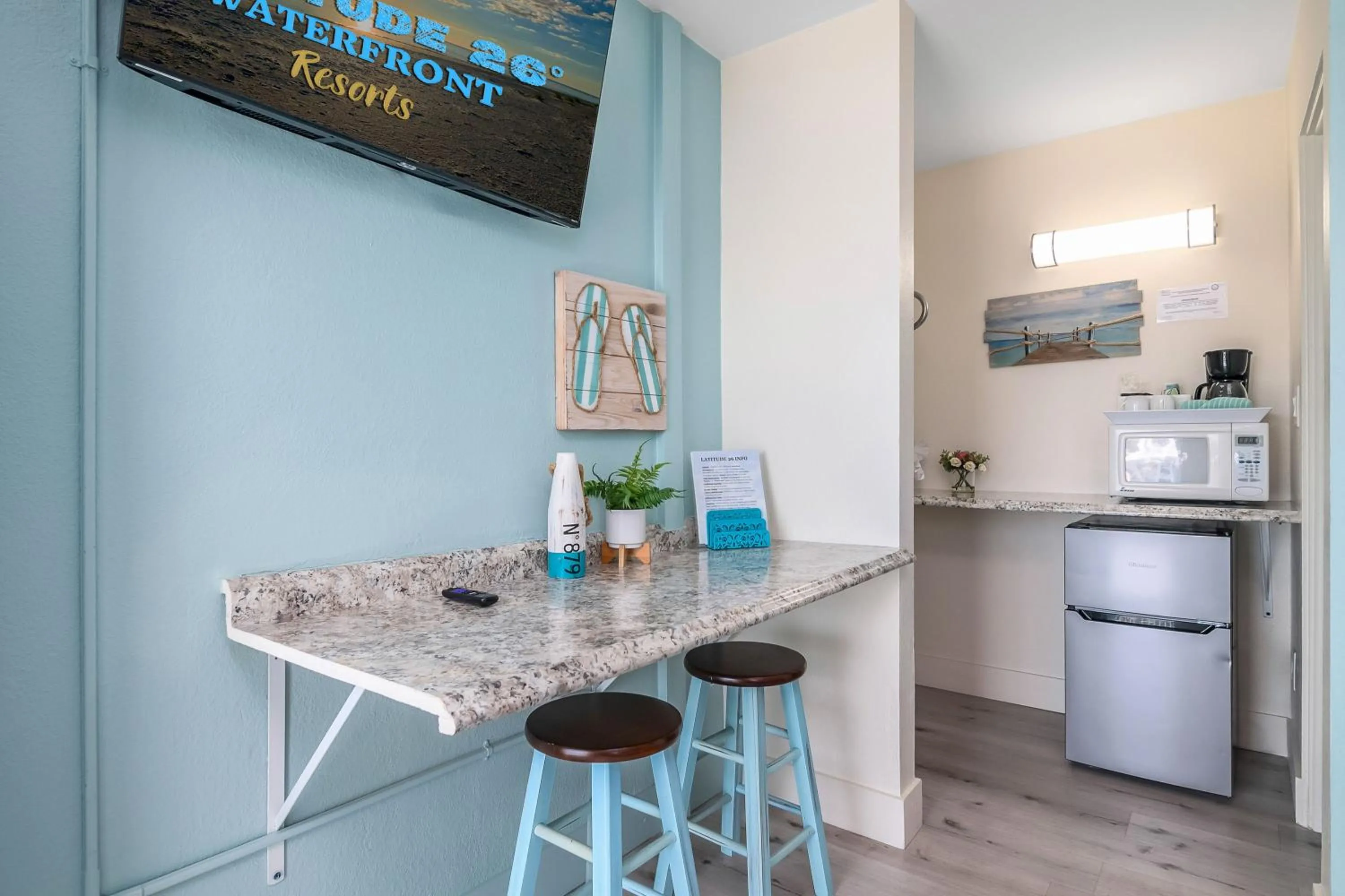 Dining area in Latitude 26 Waterfront Boutique Resort - Fort Myers Beach