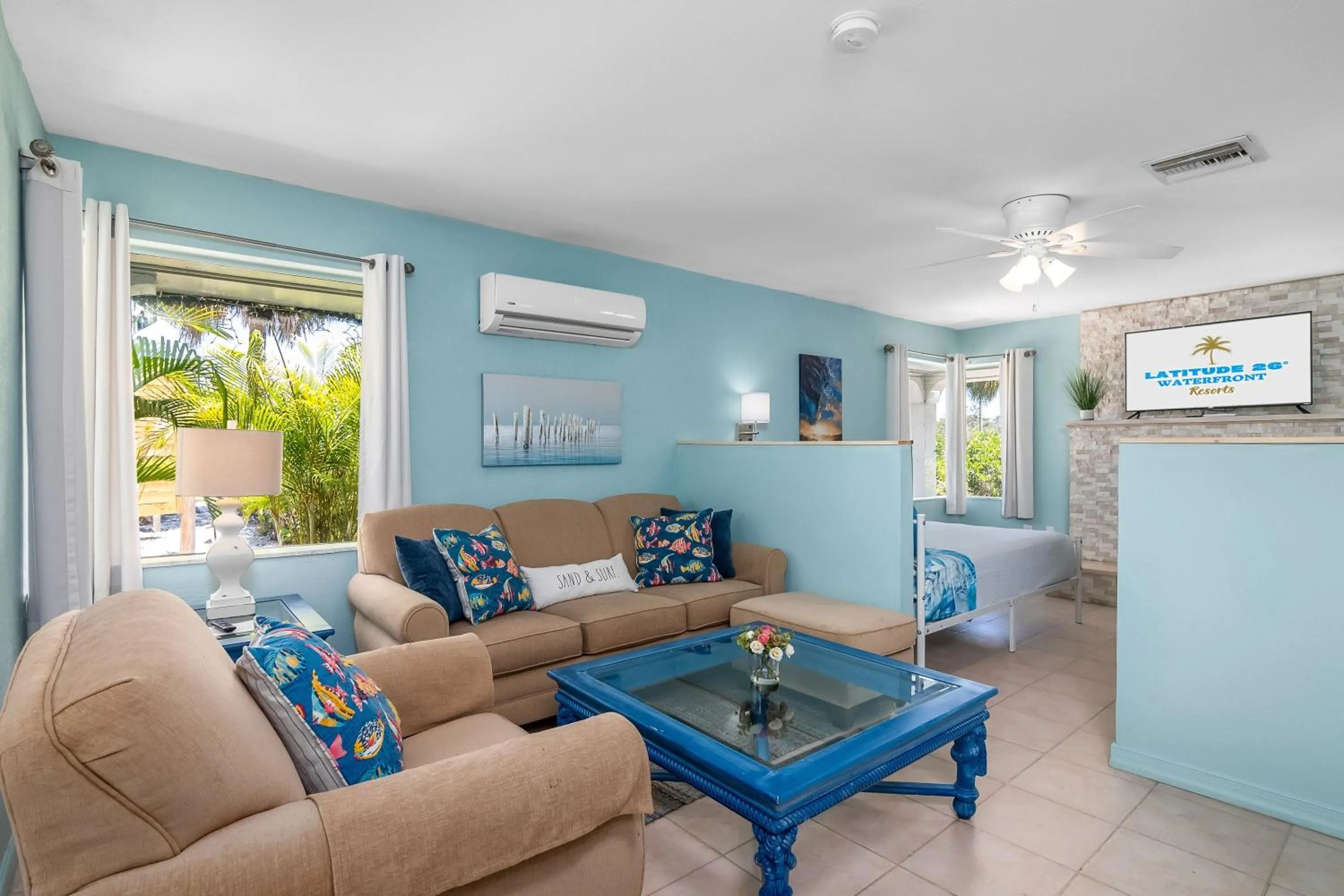 TV and multimedia in Latitude 26 Waterfront Boutique Resort - Fort Myers Beach