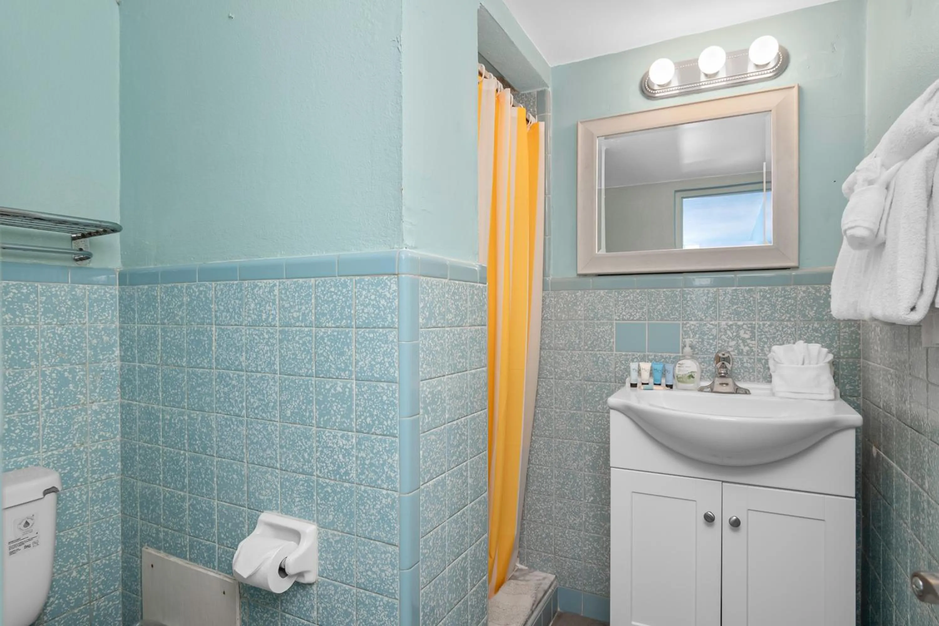 Bathroom in Latitude 26 Waterfront Boutique Resort - Fort Myers Beach