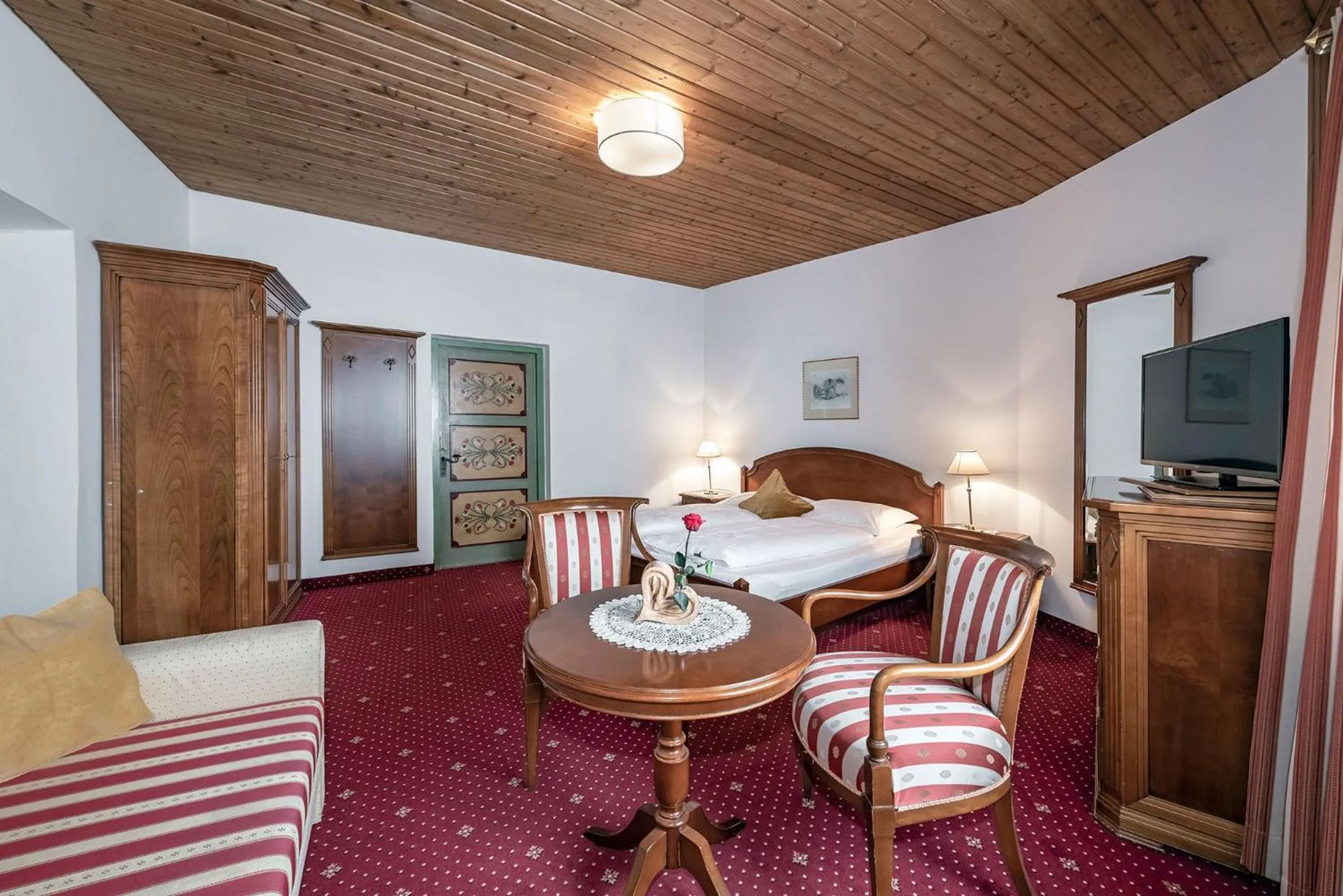 Photo of the whole room in Hotel Weisse Lilie - B&B
