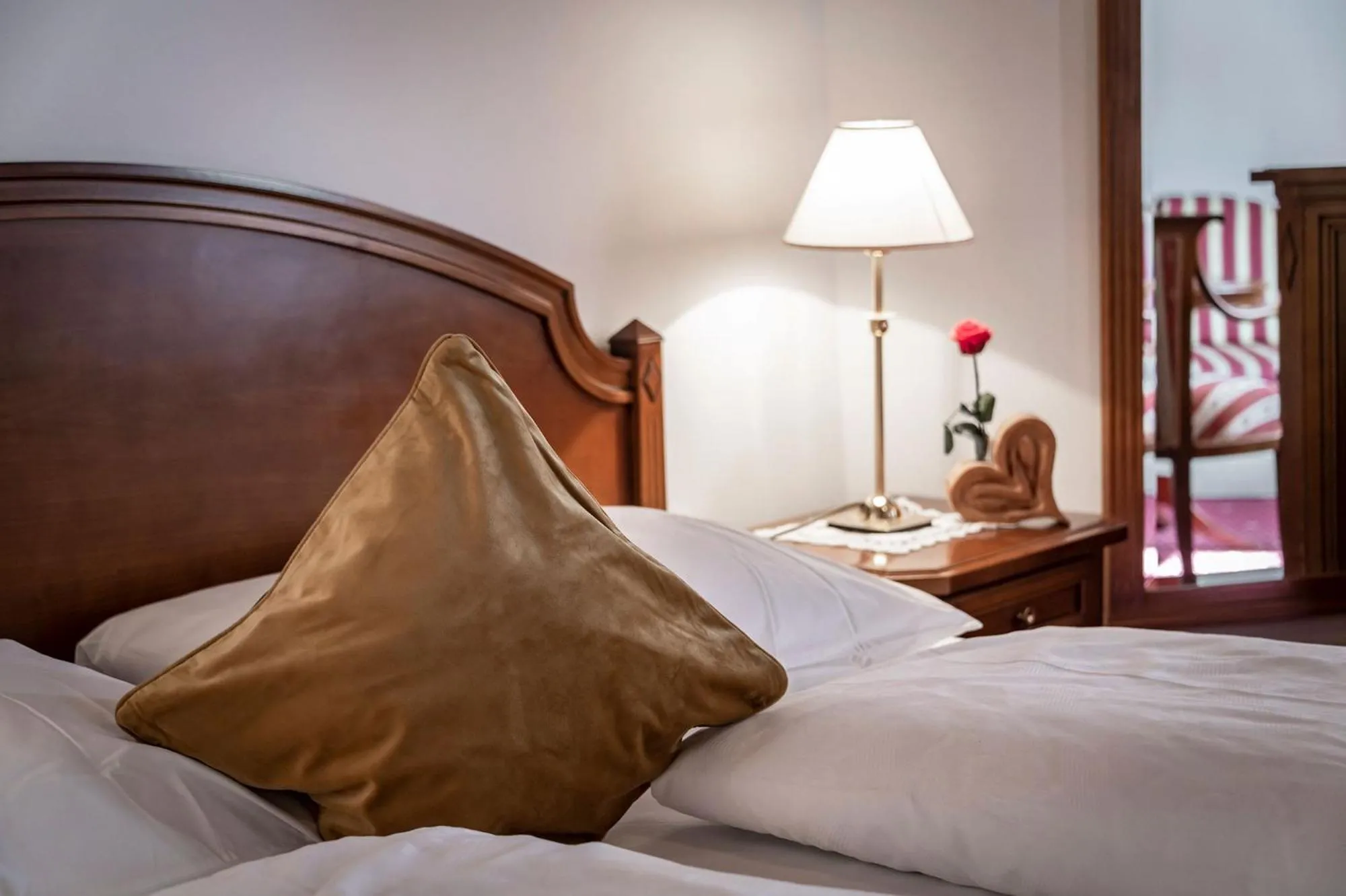 Bed in Hotel Weisse Lilie - B&B