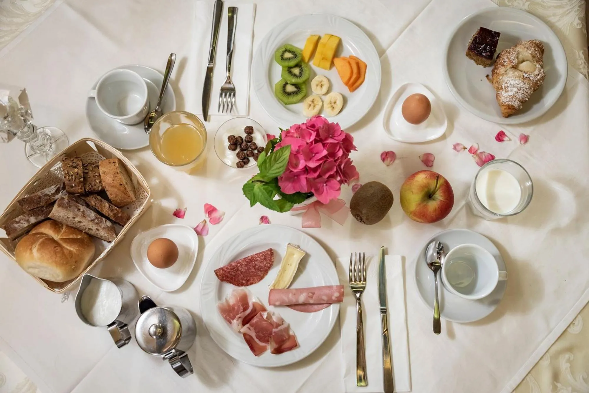 Food and drinks in Hotel Weisse Lilie - B&B