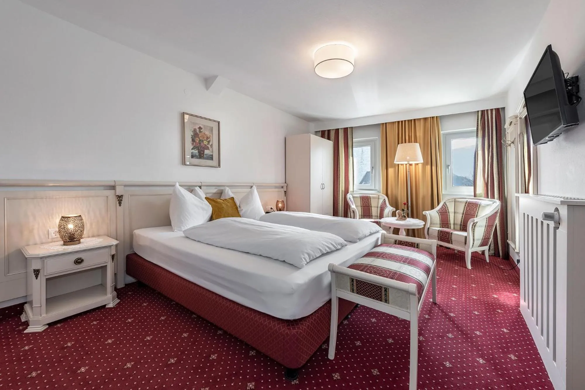 Photo of the whole room, Bed in Hotel Weisse Lilie - B&B