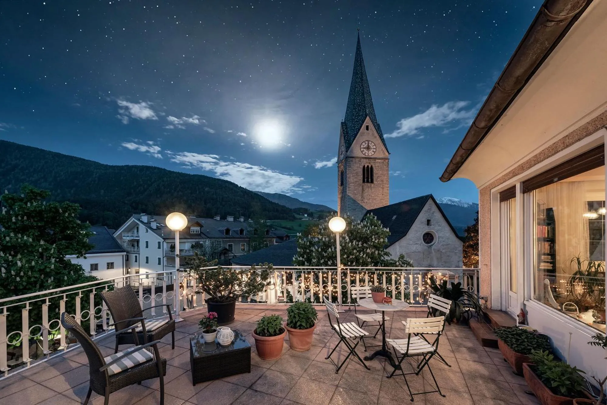 Night in Hotel Weisse Lilie - B&B