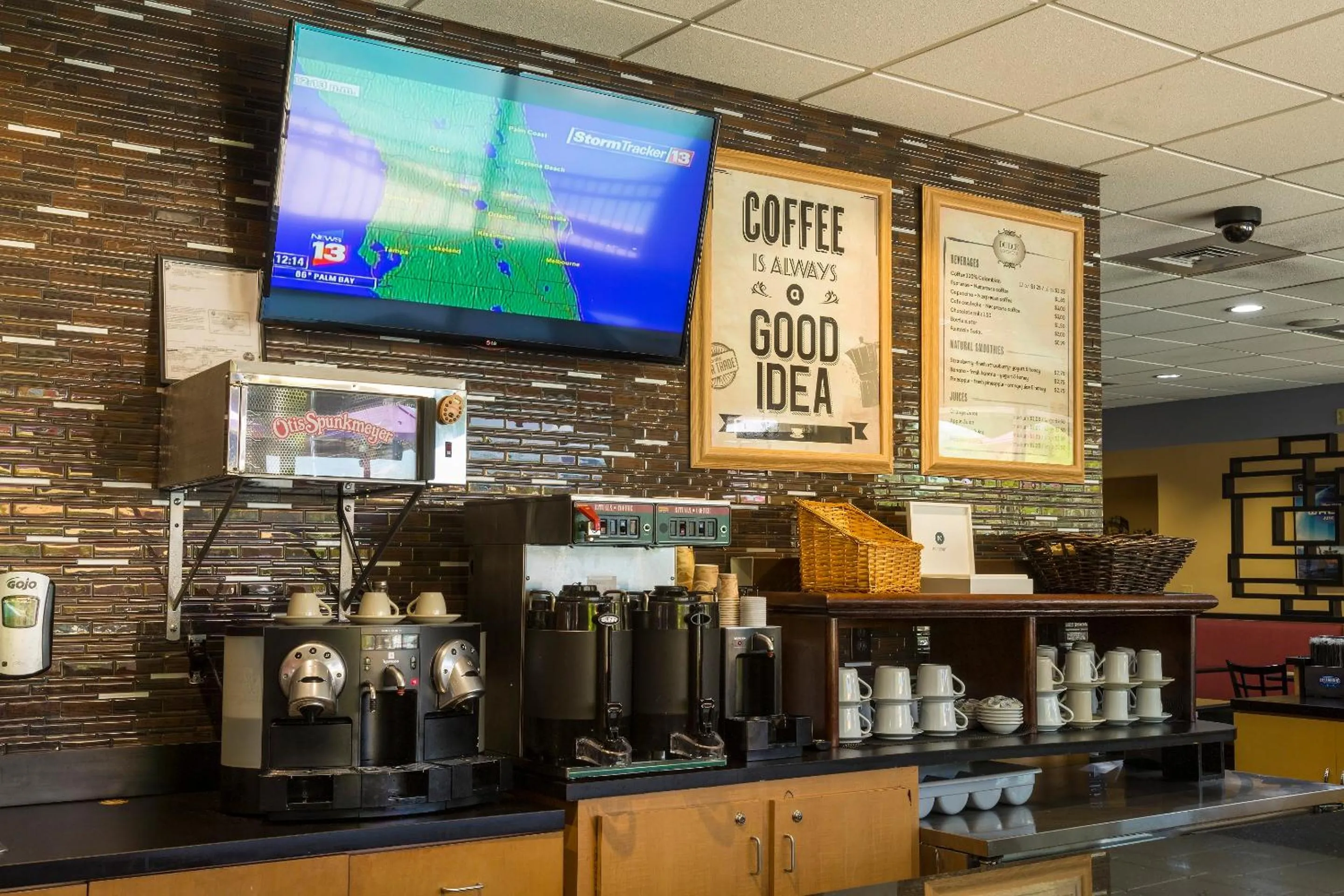 Restaurant/places to eat in Flamingo Express Hotel