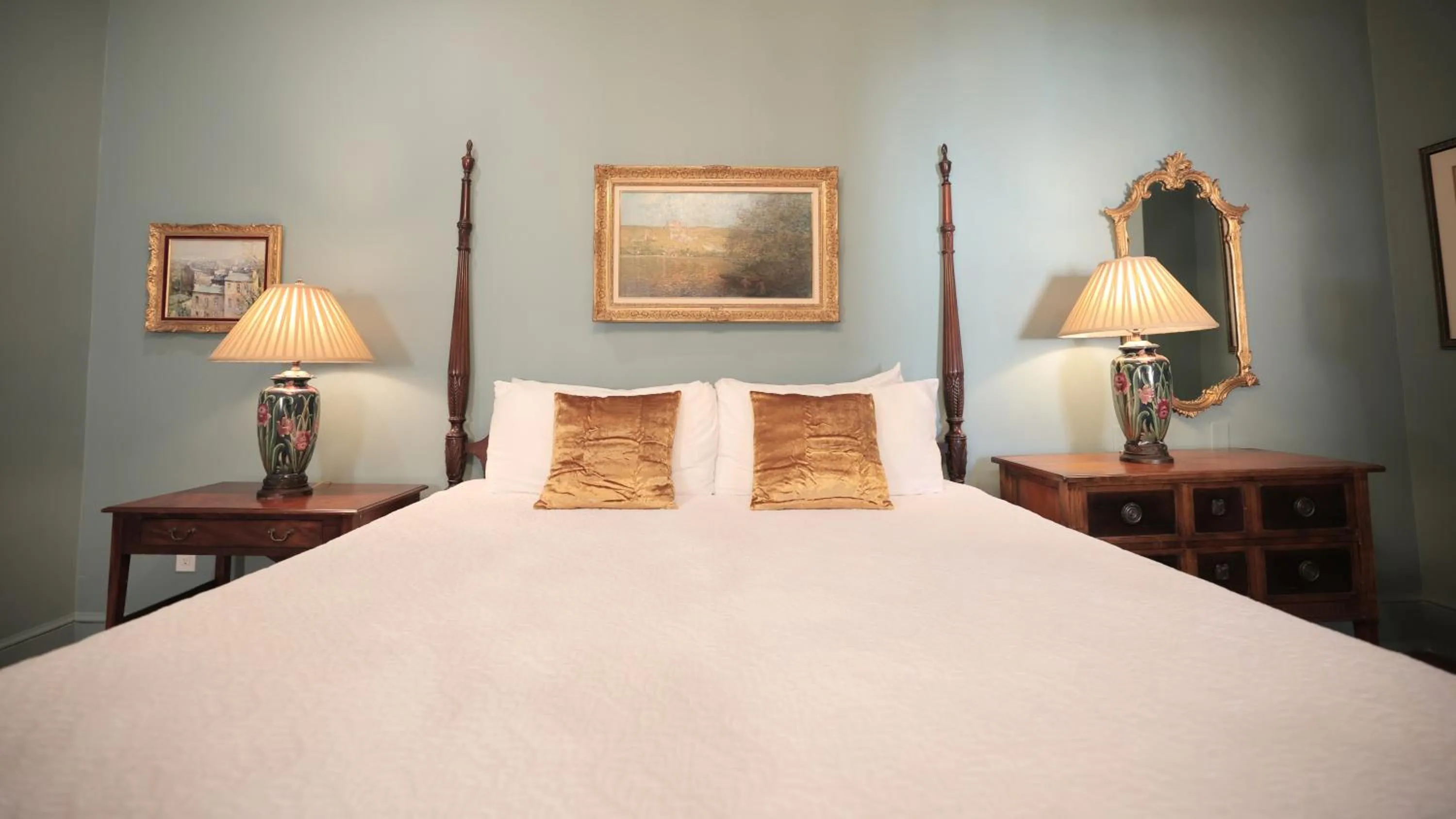 Bed in Foley House Inn