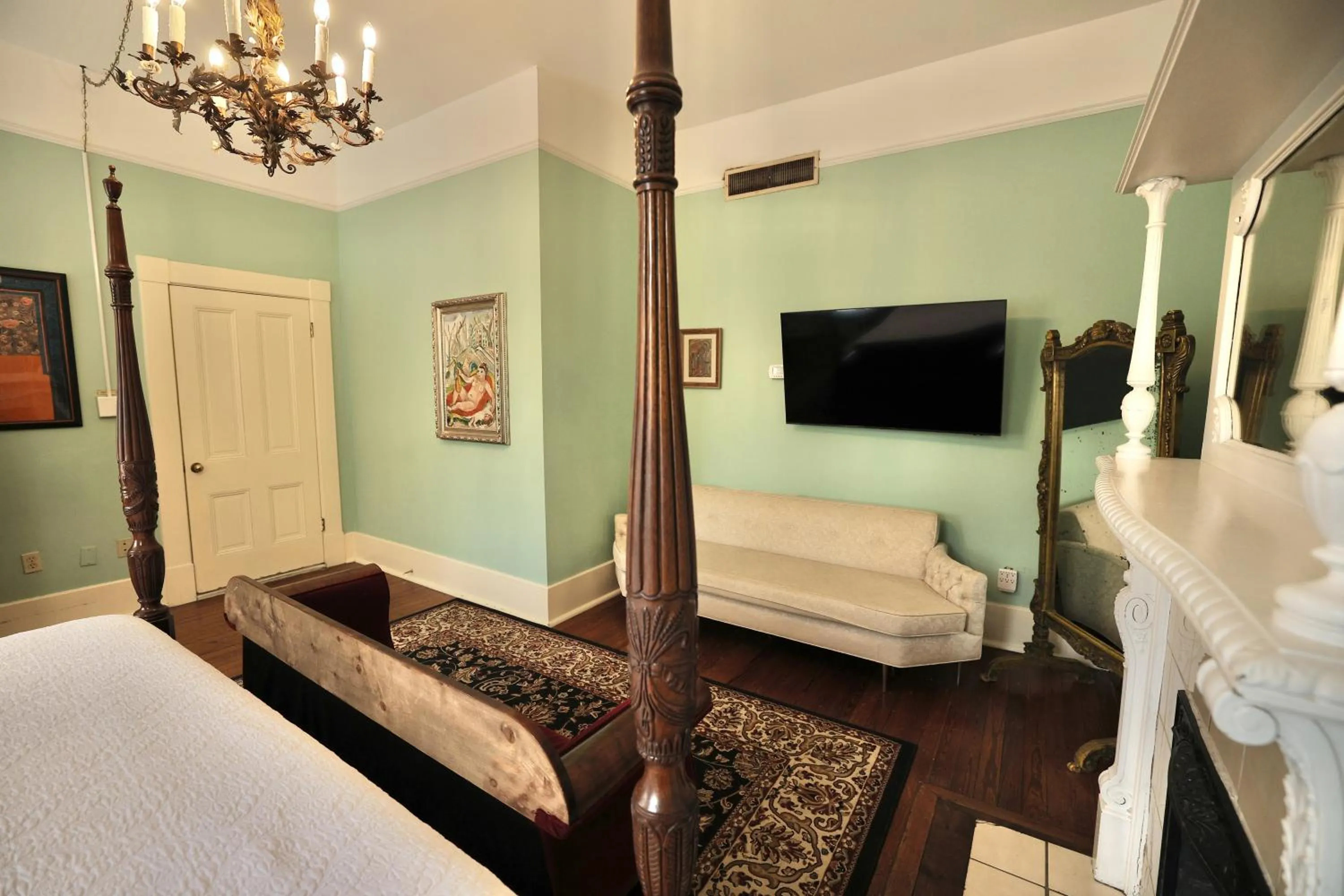 Living room, Bed in Foley House Inn