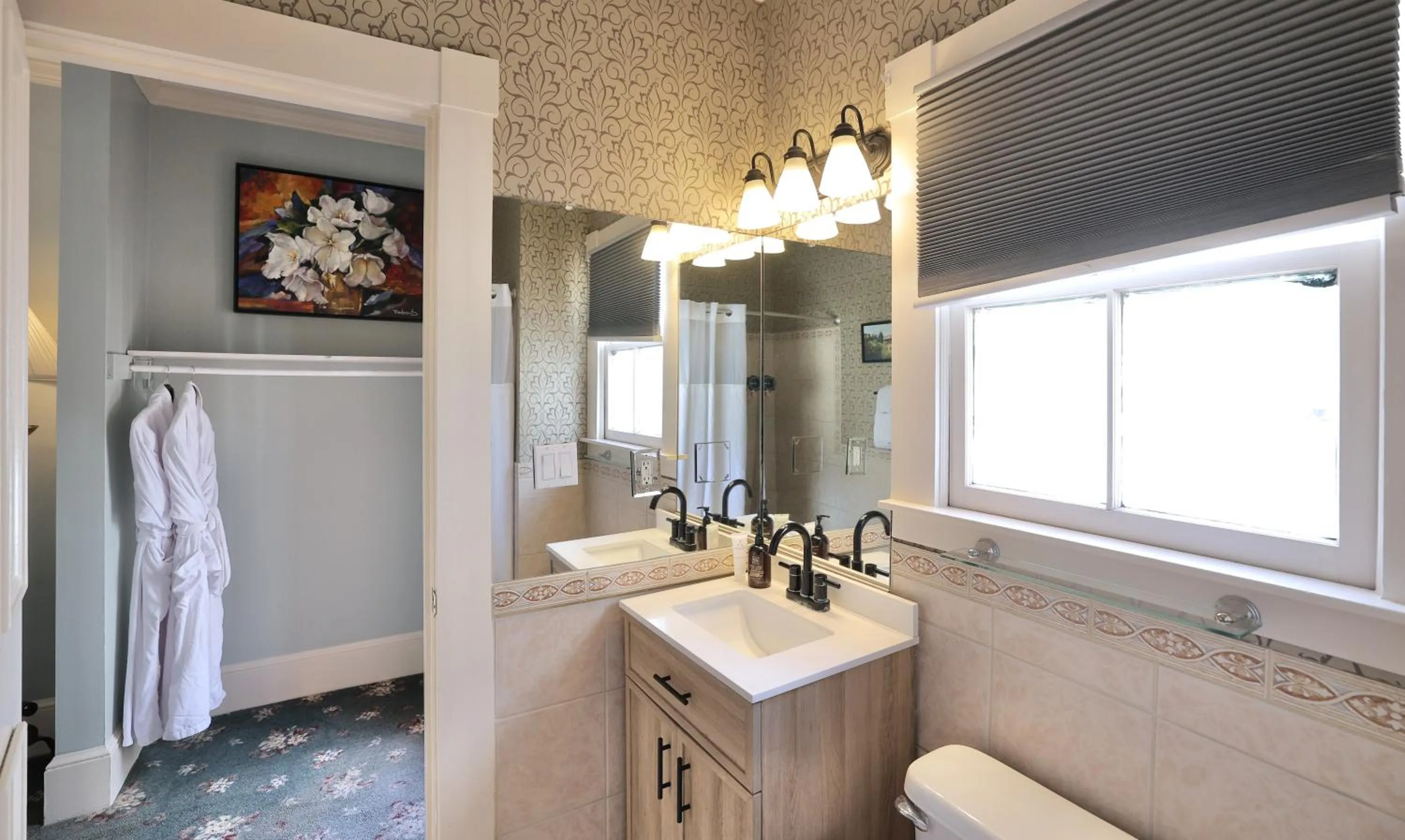 Toilet in Foley House Inn