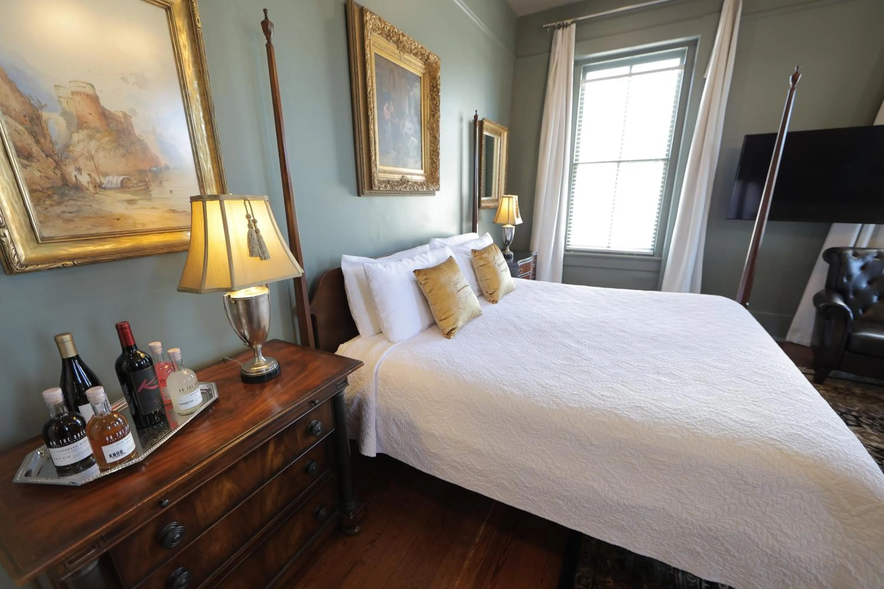 Bedroom, Bed in Foley House Inn