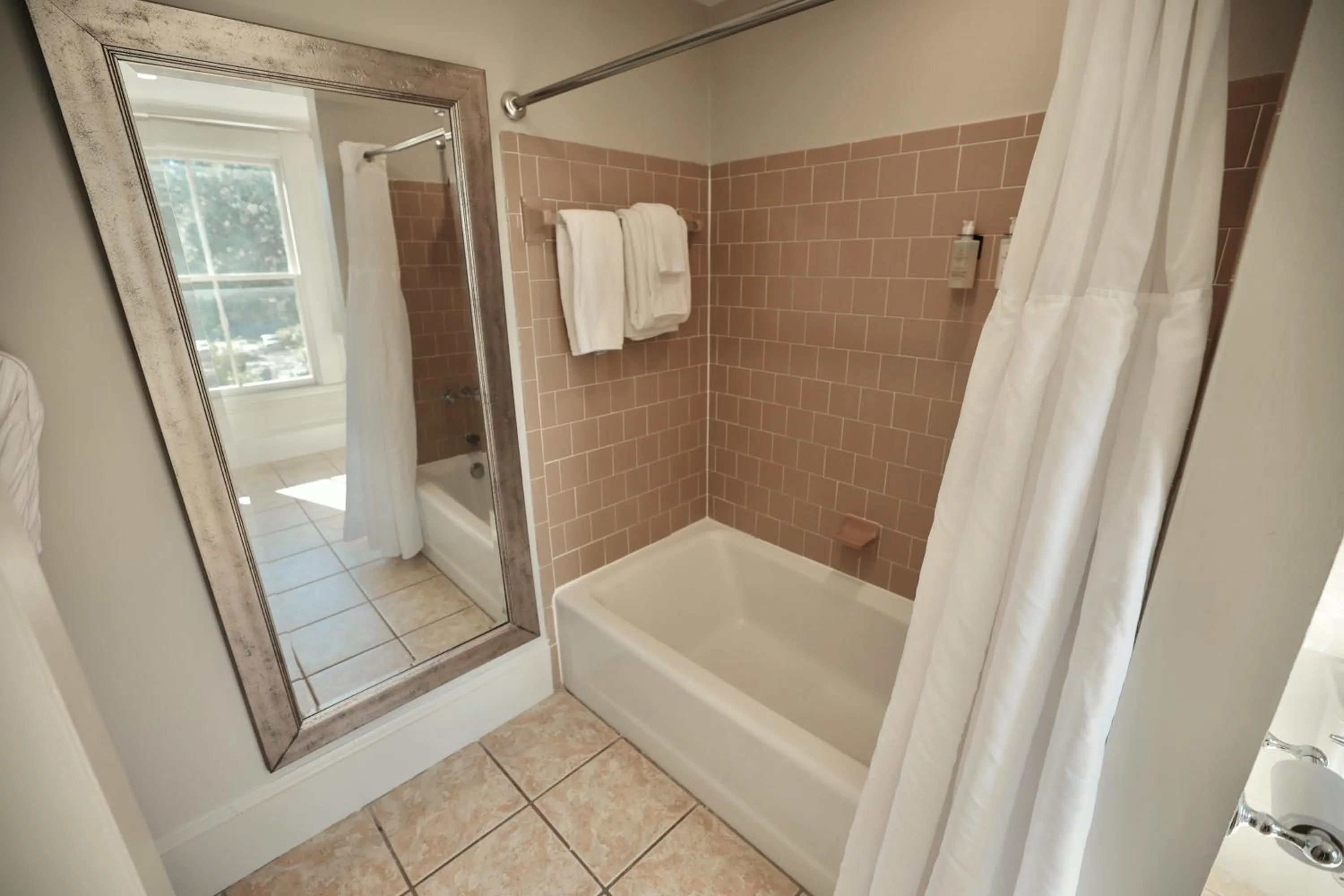 Shower in Foley House Inn