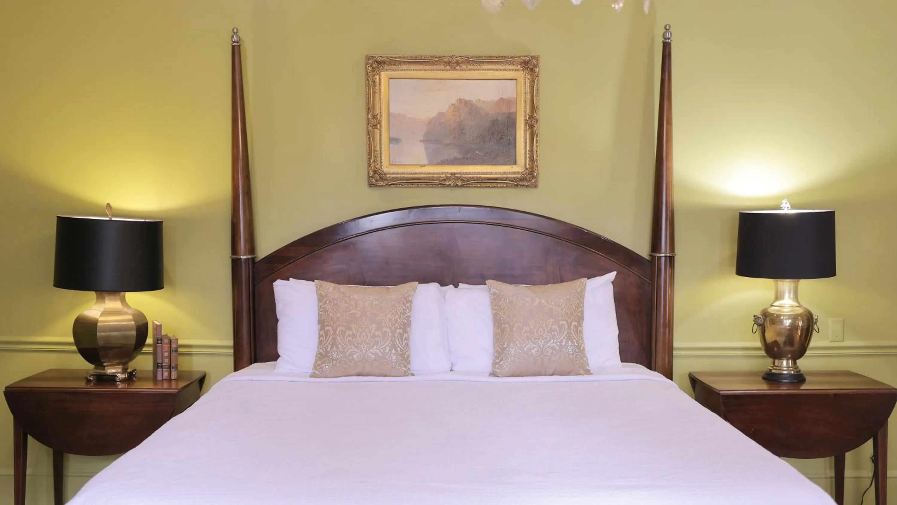 Bed in Foley House Inn