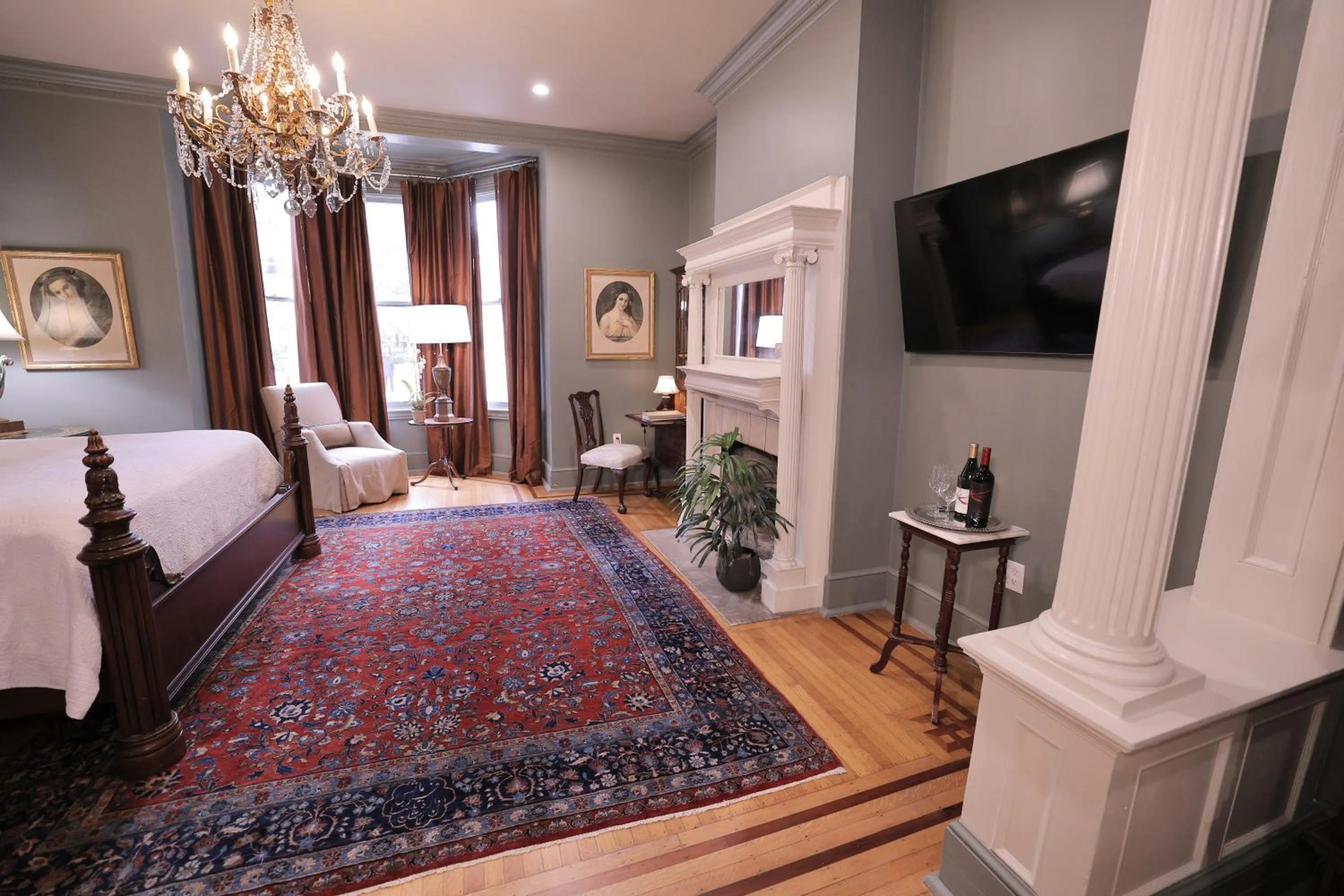 Living room, Bed in Foley House Inn