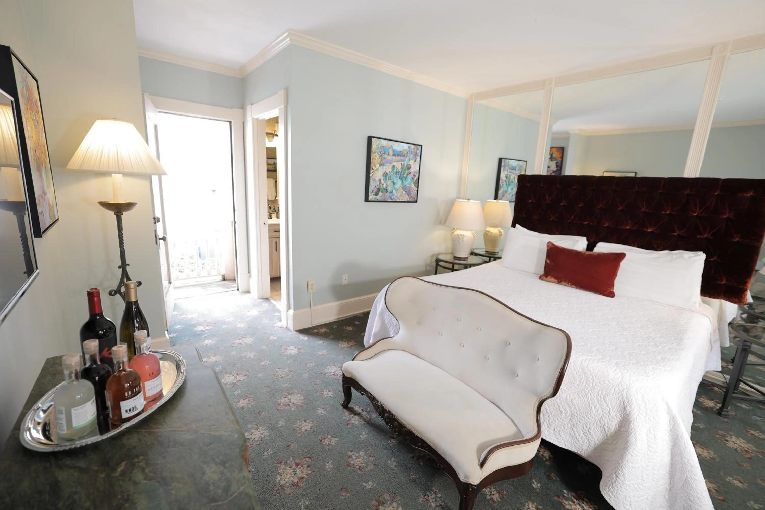 Photo of the whole room, Bed in Foley House Inn