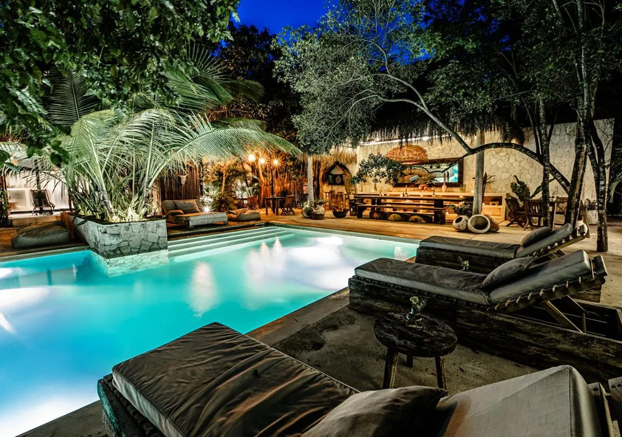 Pool view in Una Vida