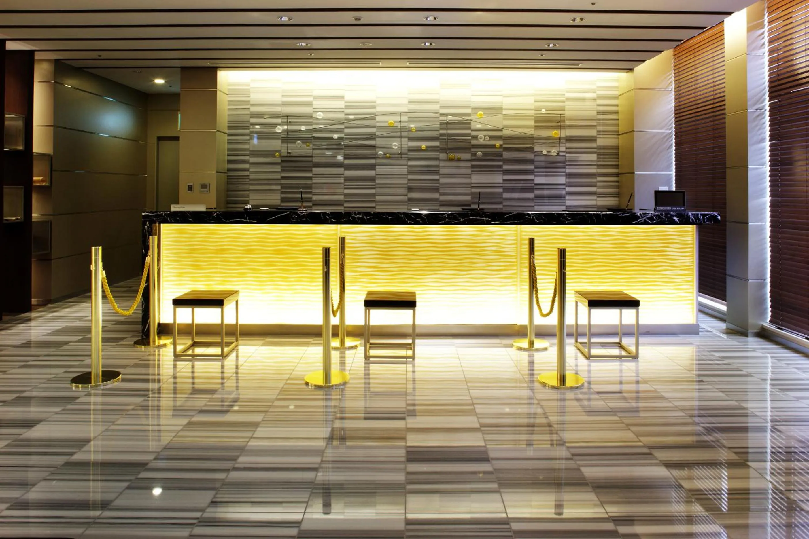 Lobby or reception in JR-EAST Hotel Mets Niigata