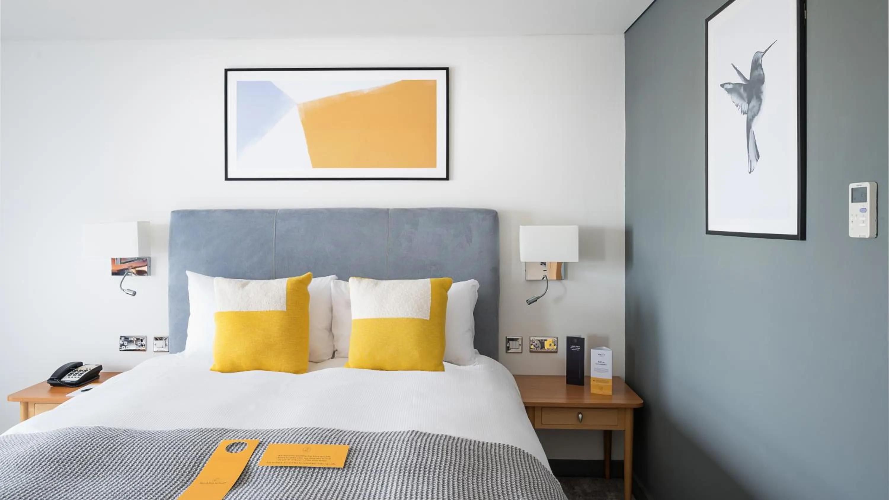 Bedroom, Bed in voco Reading