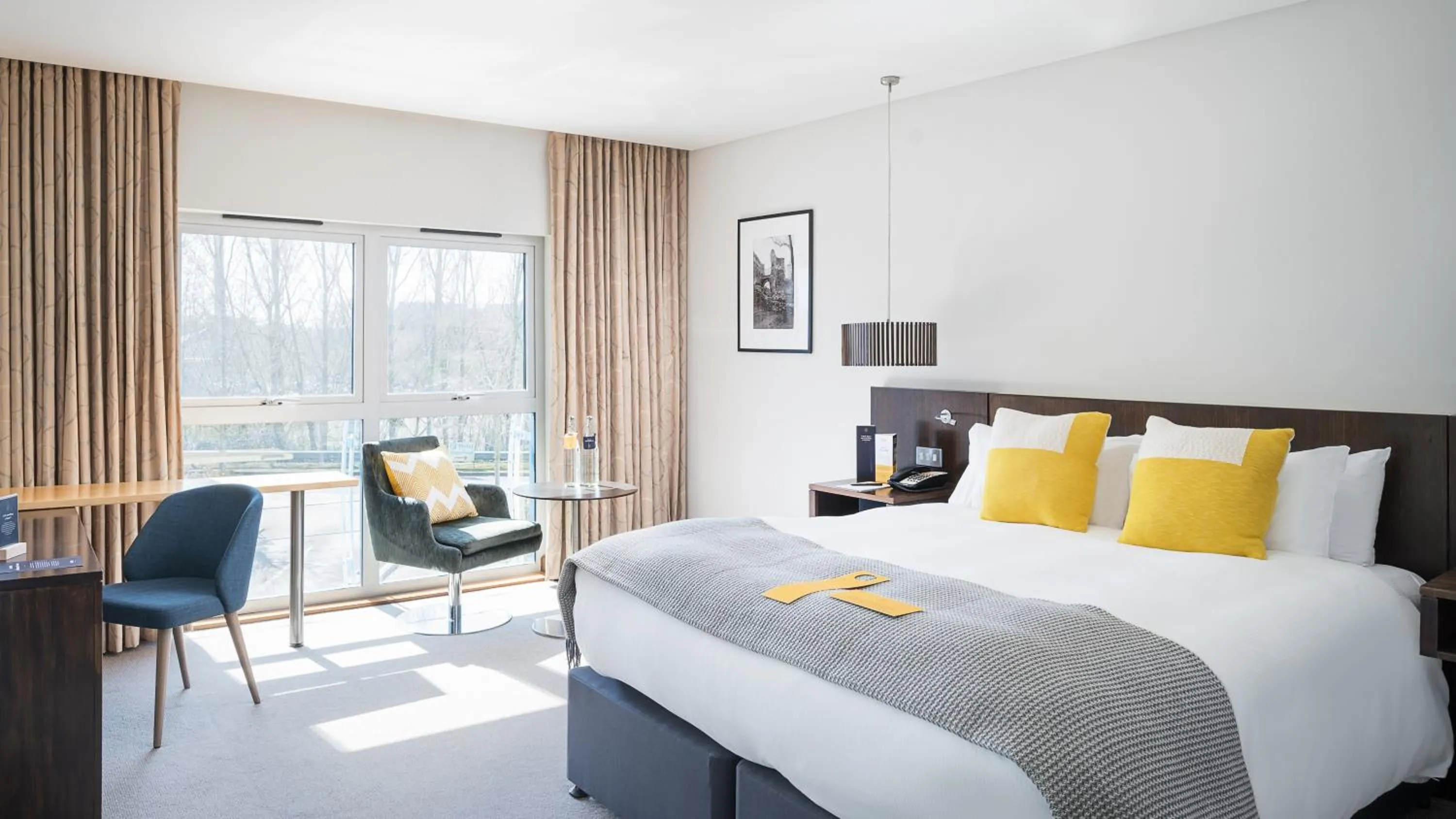 Bedroom, Bed in voco Reading