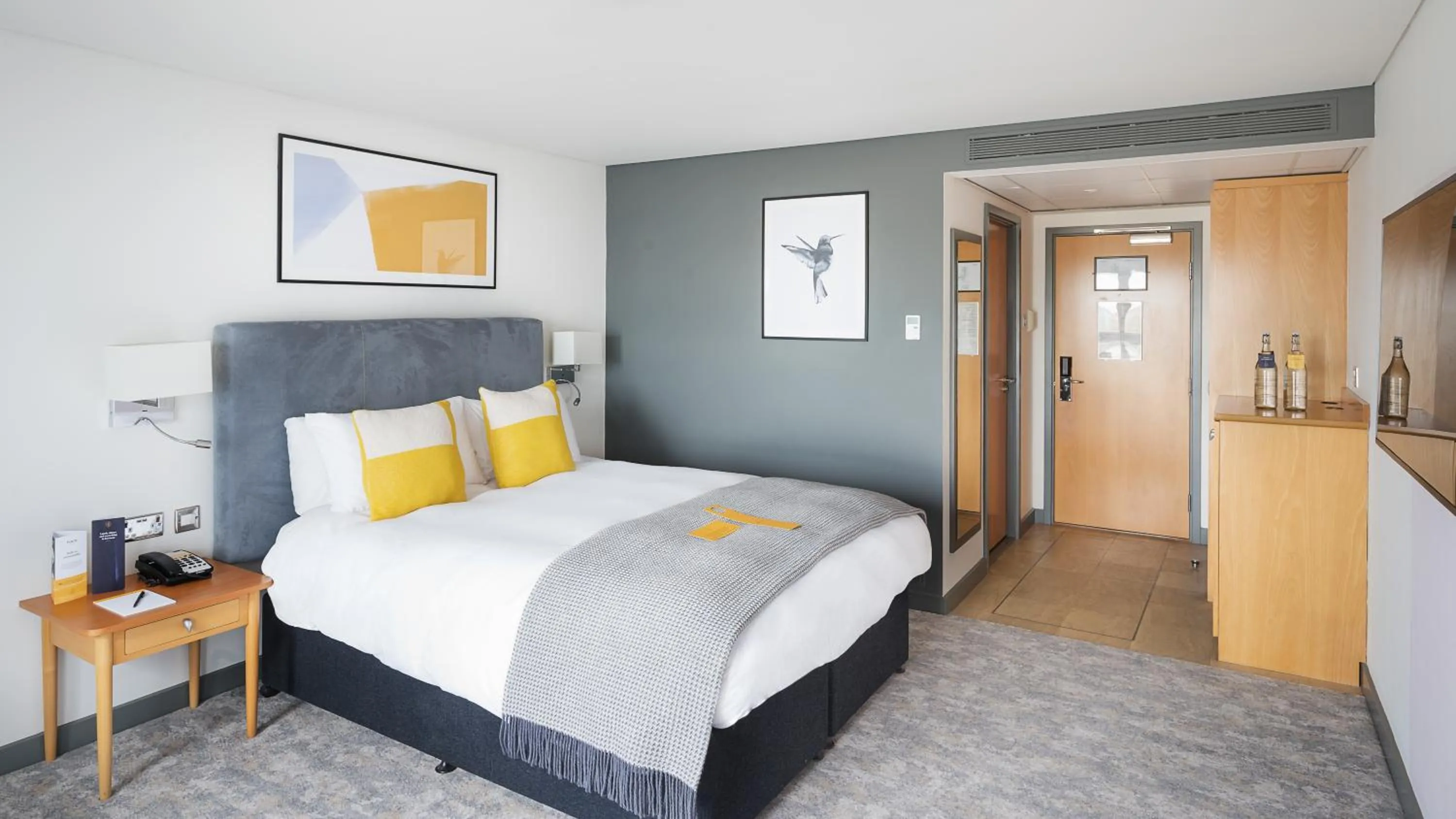 Bedroom, Bed in voco Reading