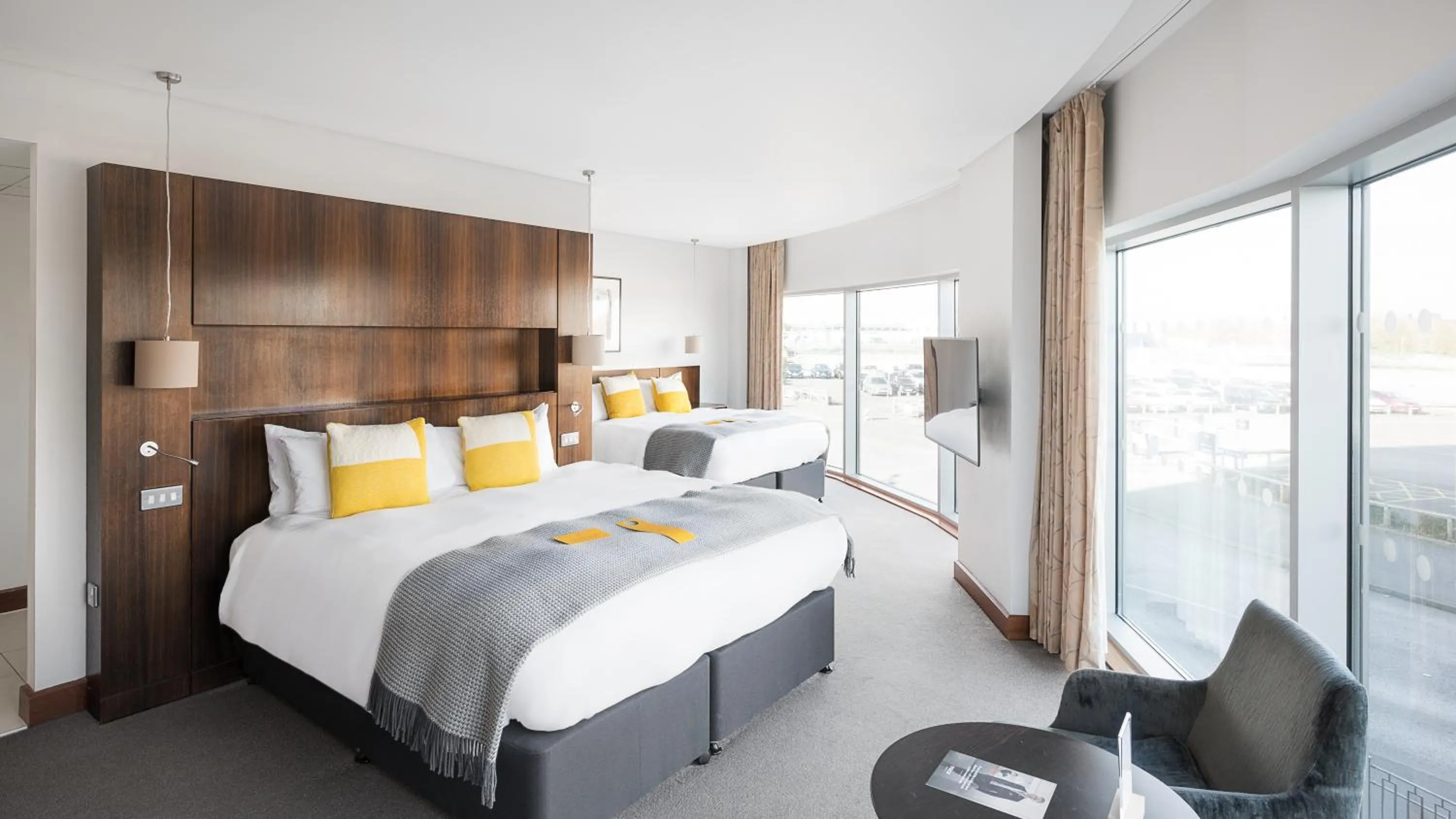 Bedroom, Bed in voco Reading