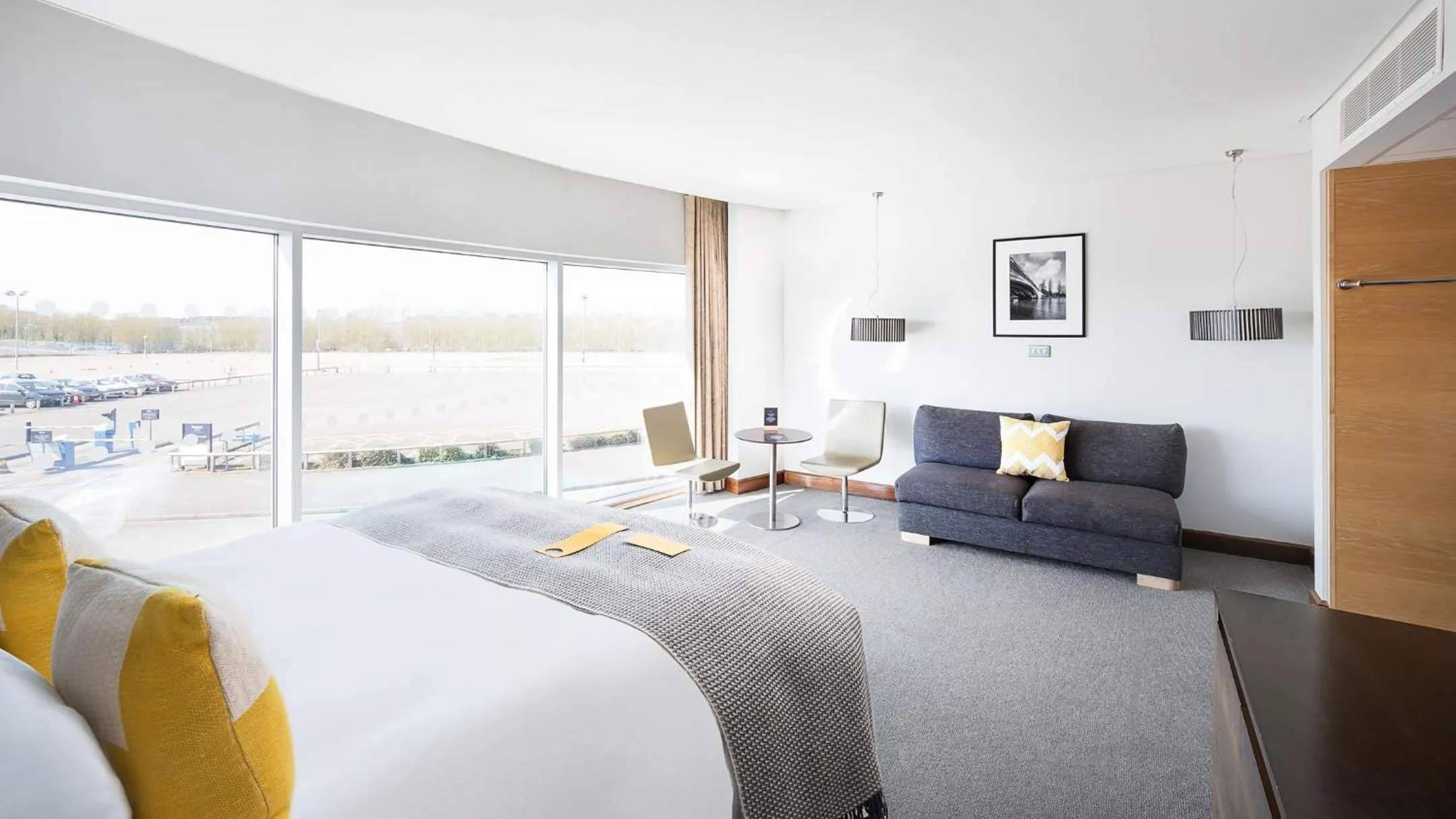 Photo of the whole room, Bed in voco Reading