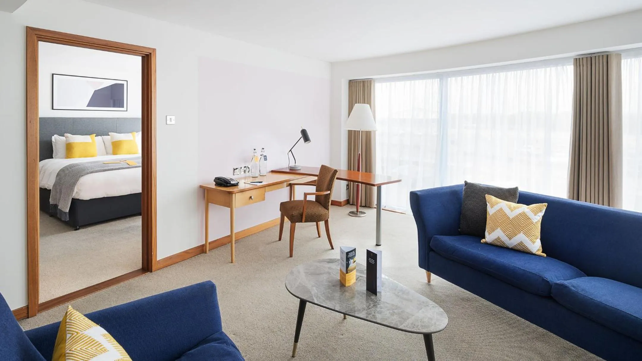 Photo of the whole room, Bed in voco Reading