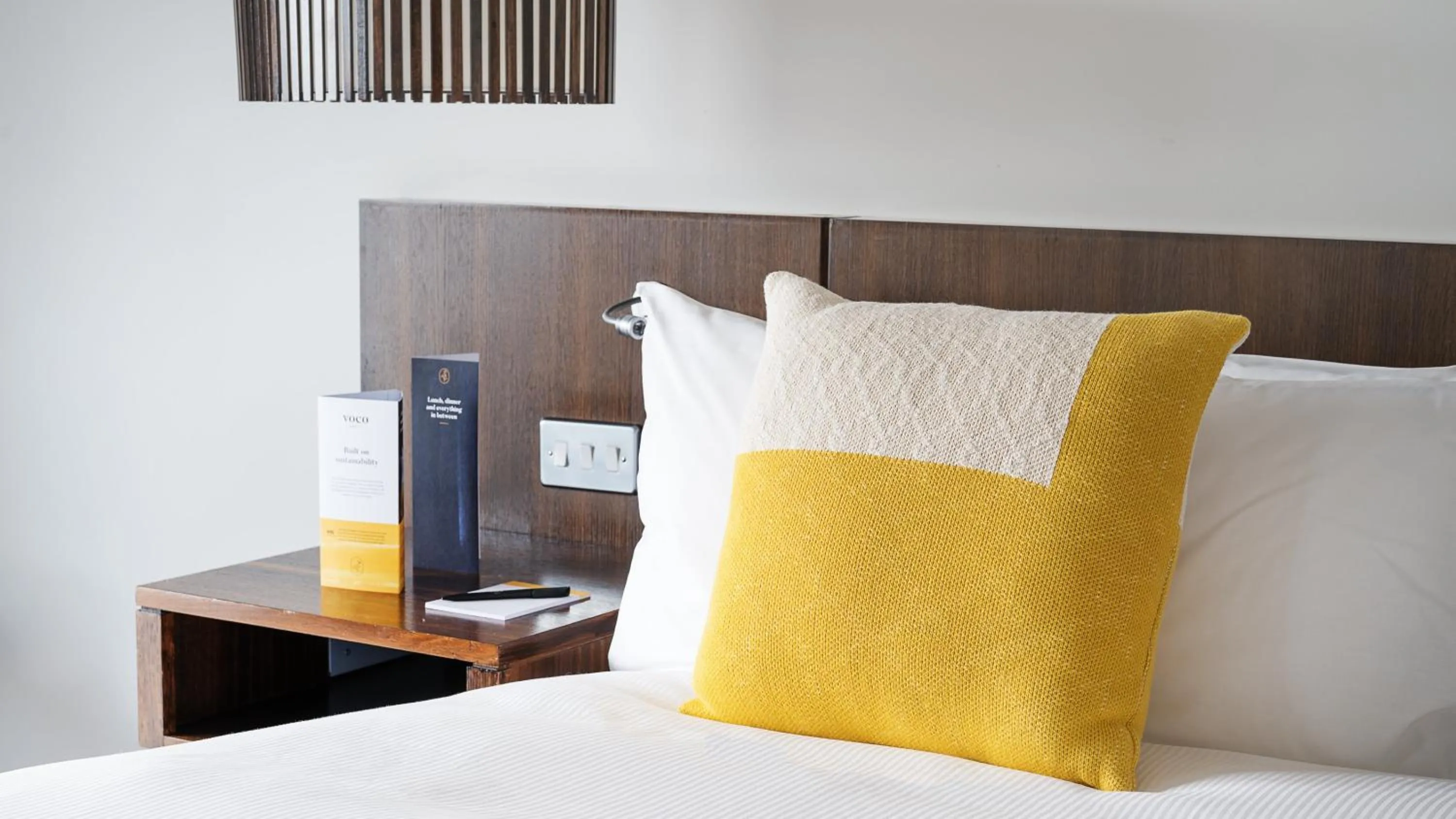 Photo of the whole room, Bed in voco Reading