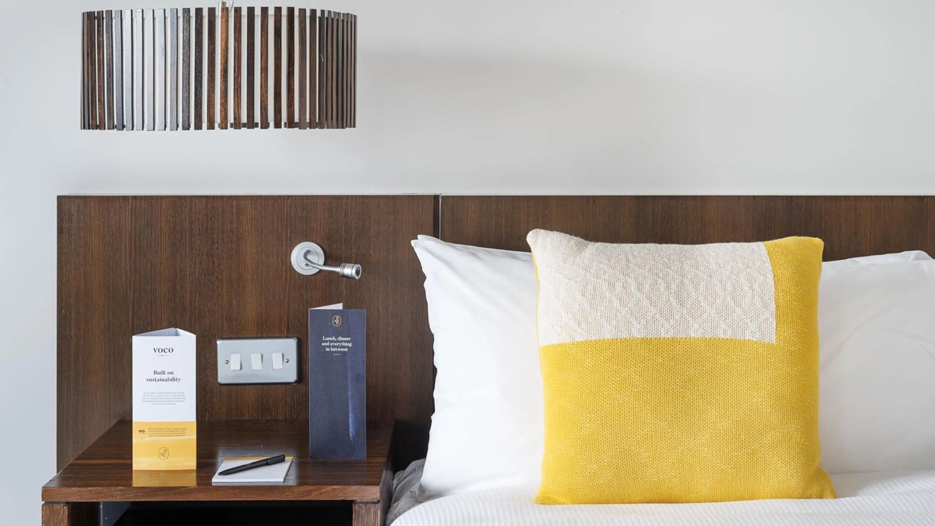 Photo of the whole room, Bed in voco Reading