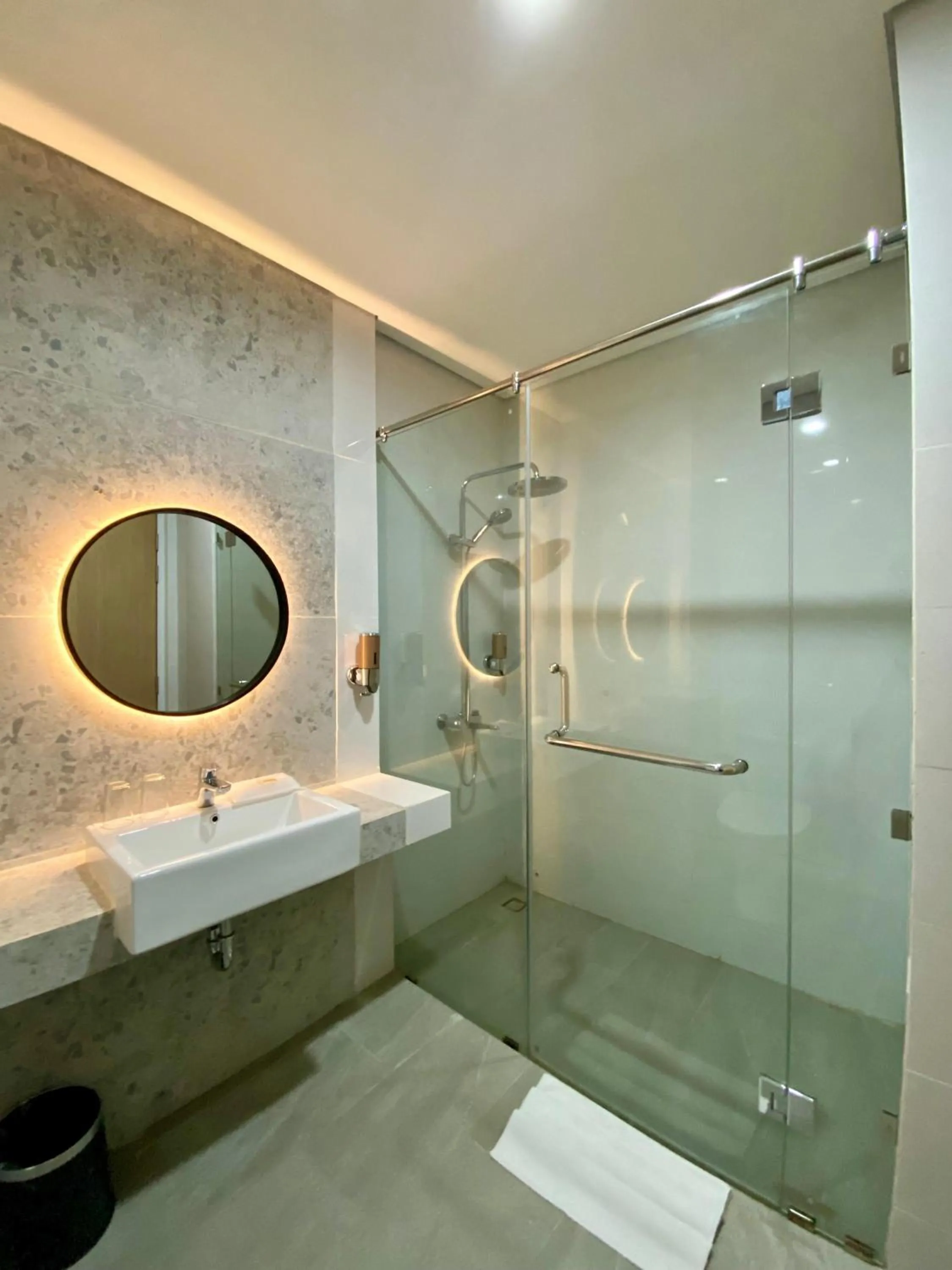 Bathroom in OPI Indah Hotel