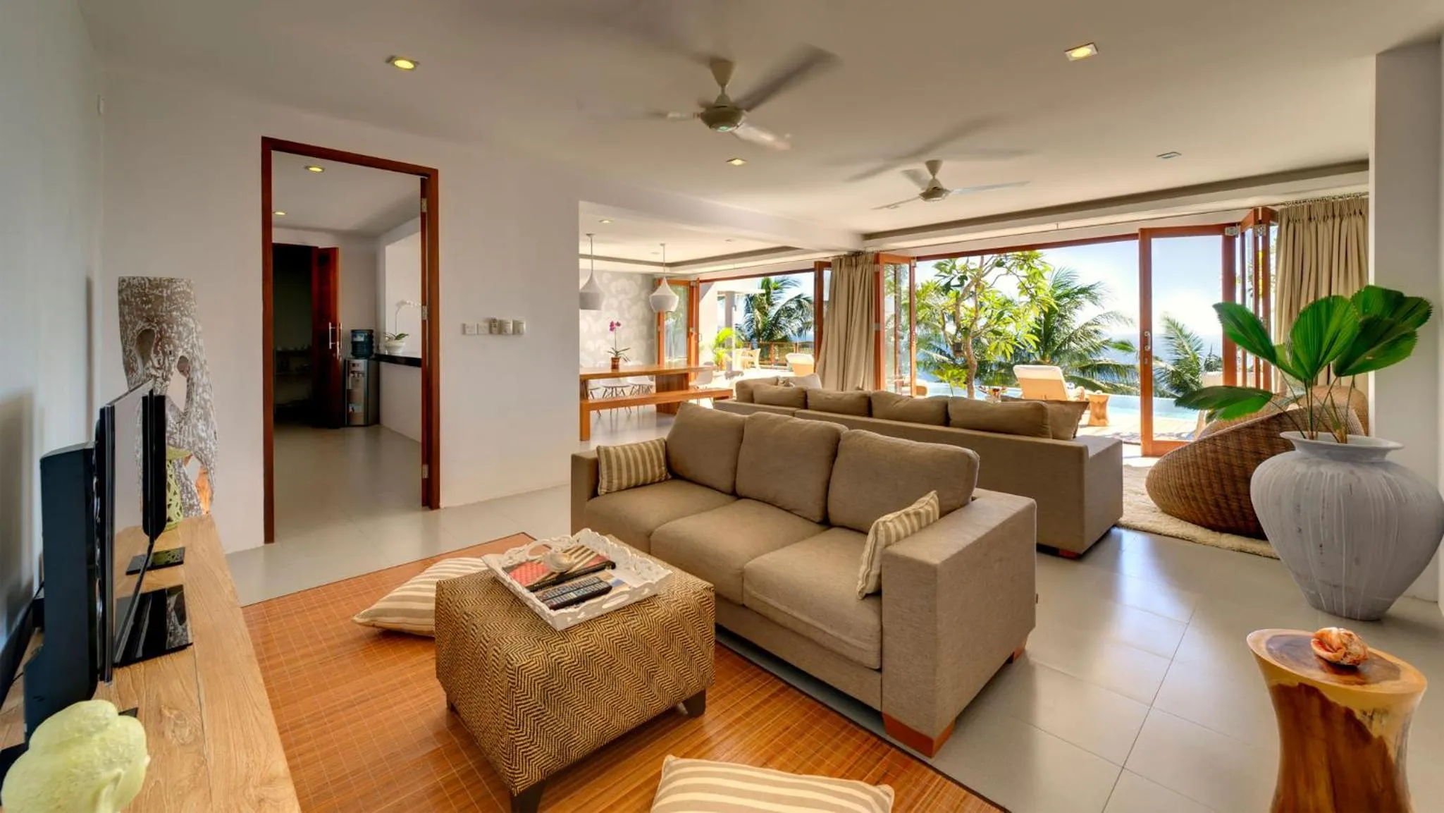 TV and multimedia in Malimbu Cliff Villa by Elite Havens