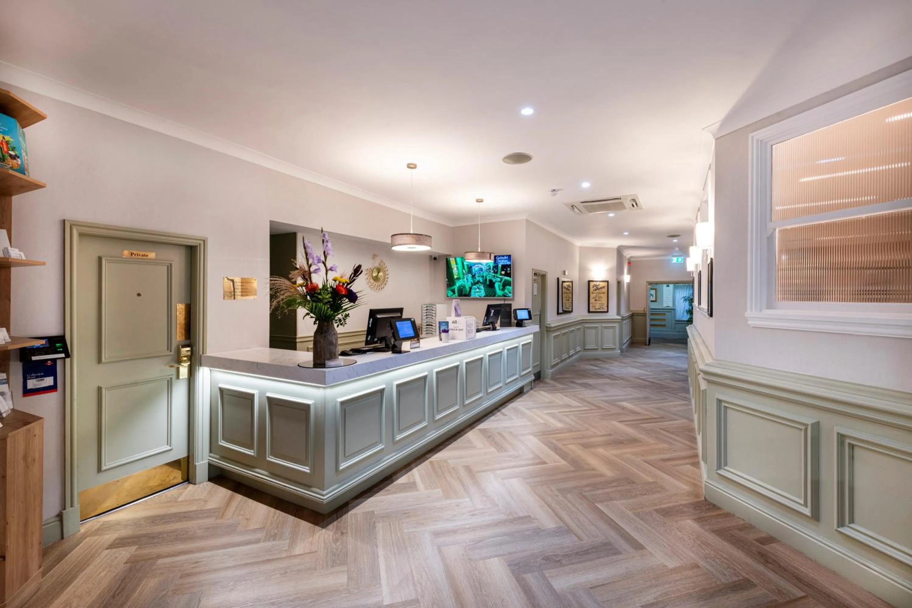 Lobby or reception in Mercure Manchester Norton Grange Hotel & Spa
