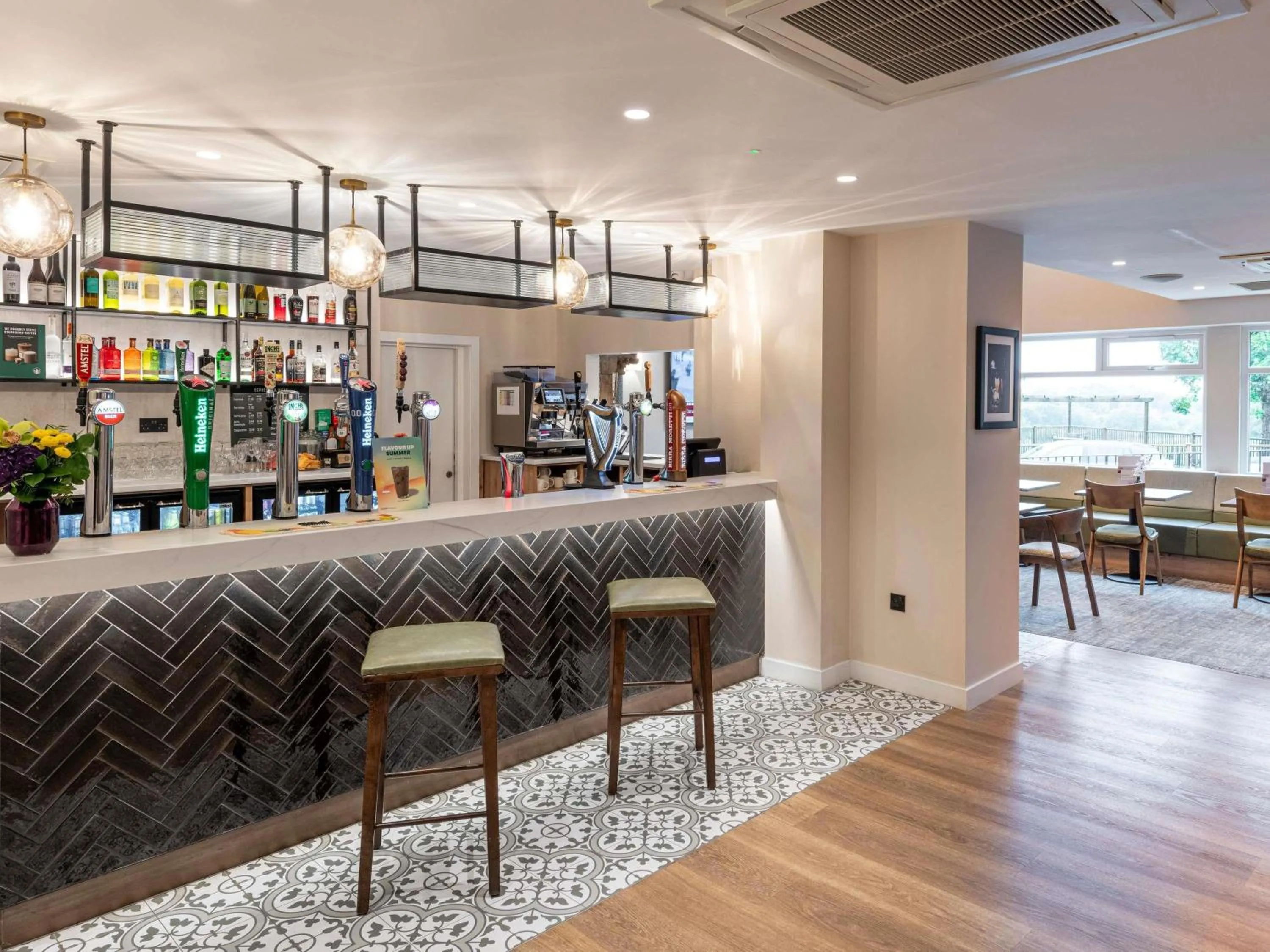 Lounge or bar in Mercure Manchester Norton Grange Hotel & Spa