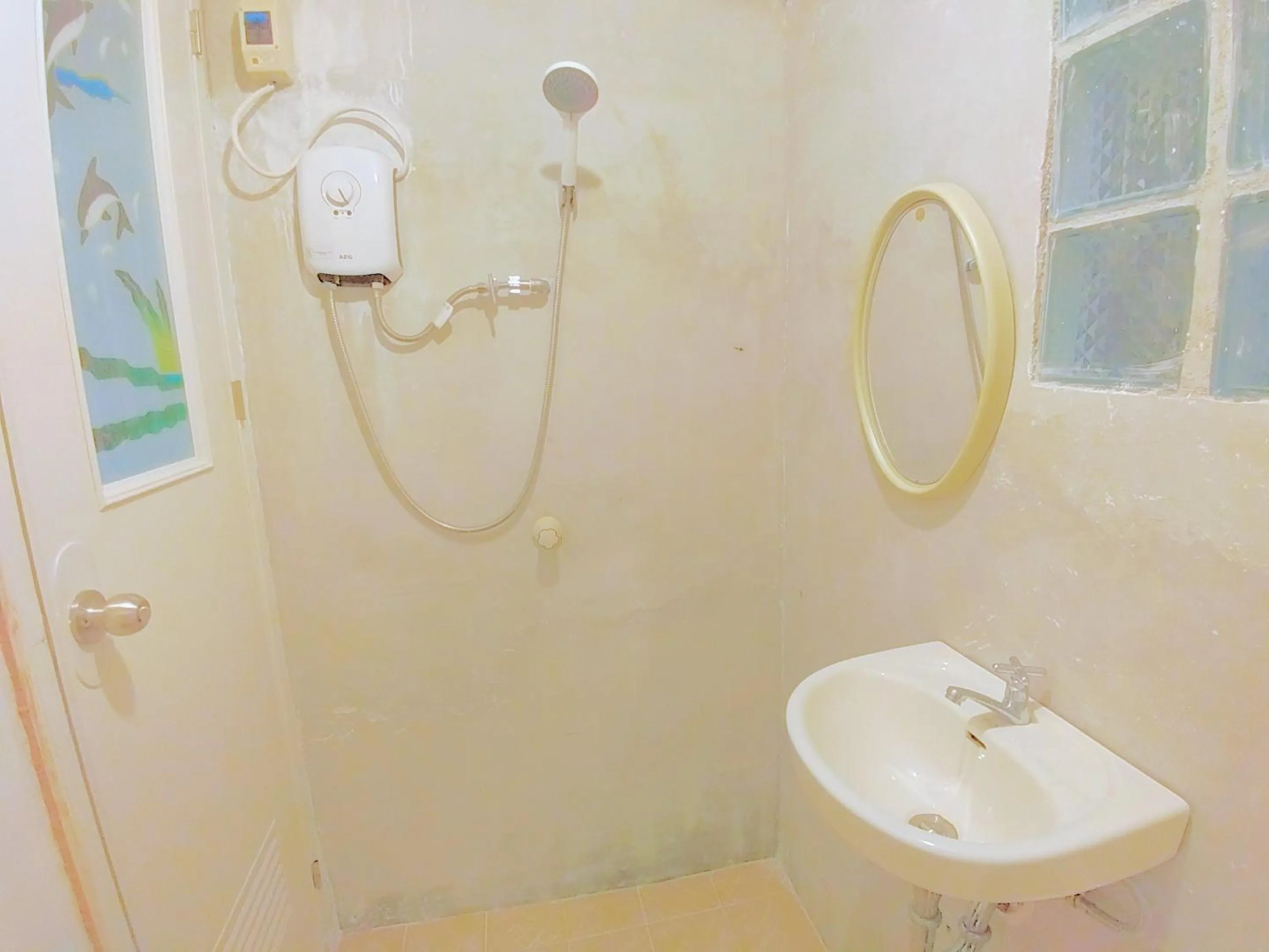 Bathroom in Stay N Save B&B