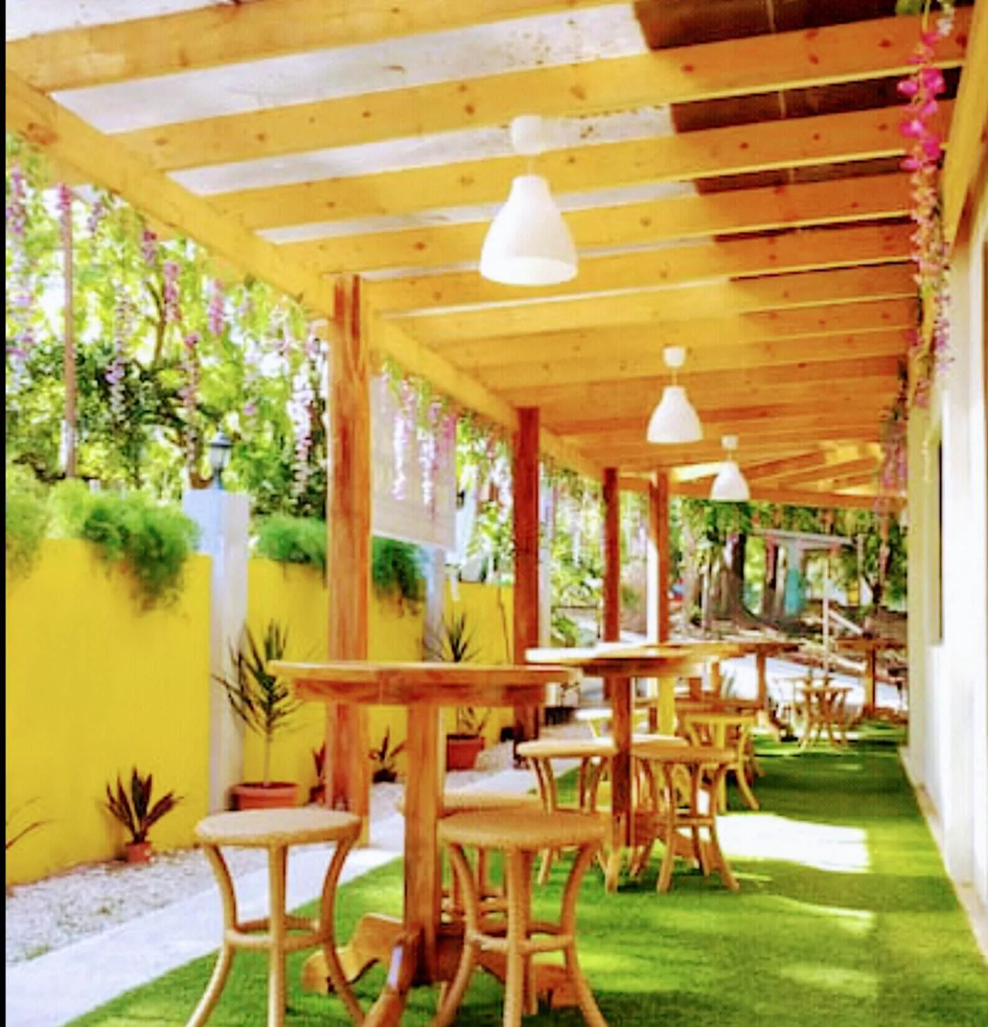 Restaurant/places to eat in Stay N Save B&B