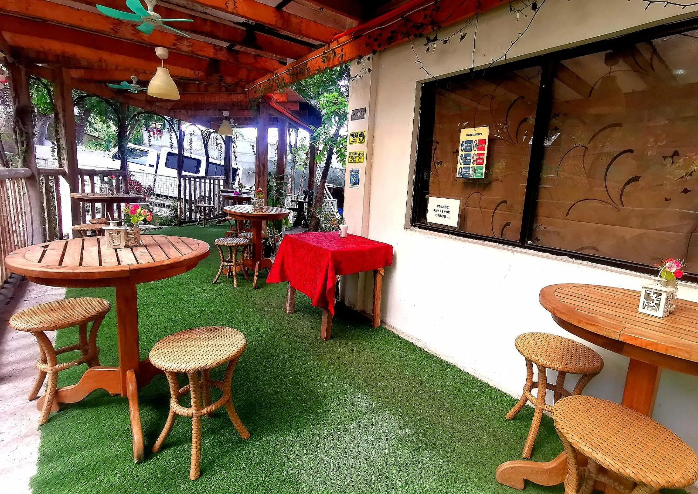 Restaurant/places to eat in Stay N Save B&B