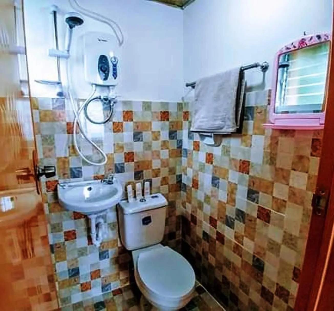 Shower in Stay N Save B&B