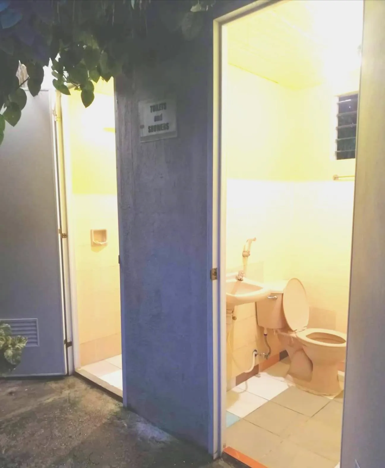 Toilet in Stay N Save B&B