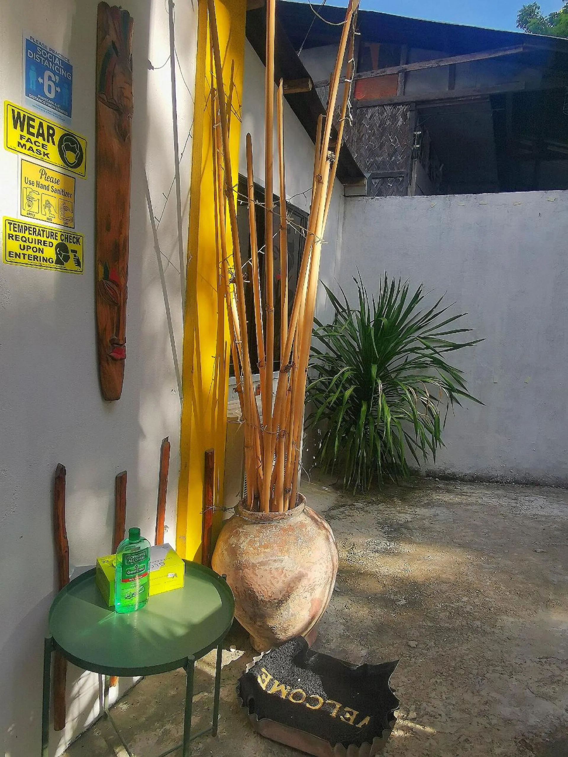 Facade/entrance in Stay N Save B&B