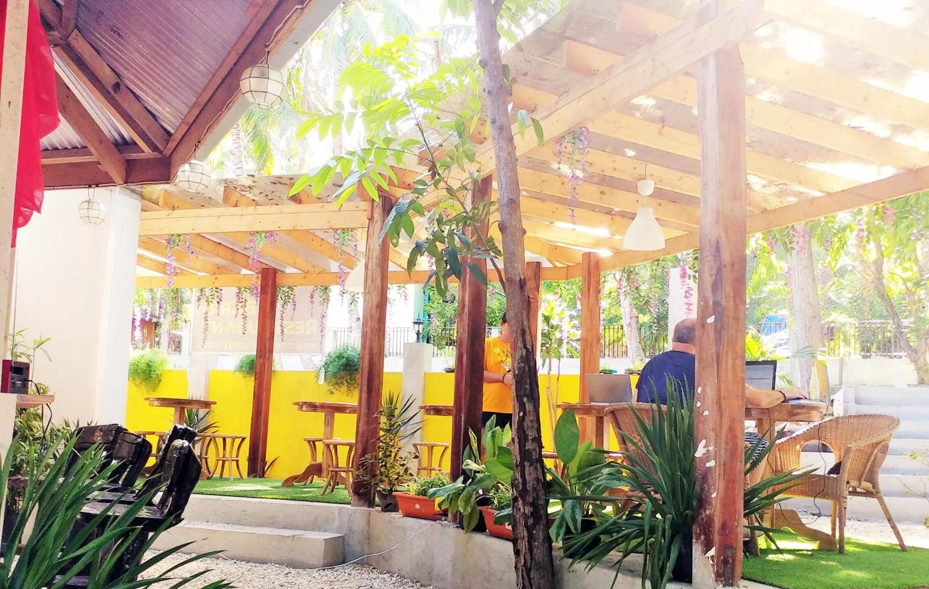 Restaurant/places to eat in Stay N Save B&B