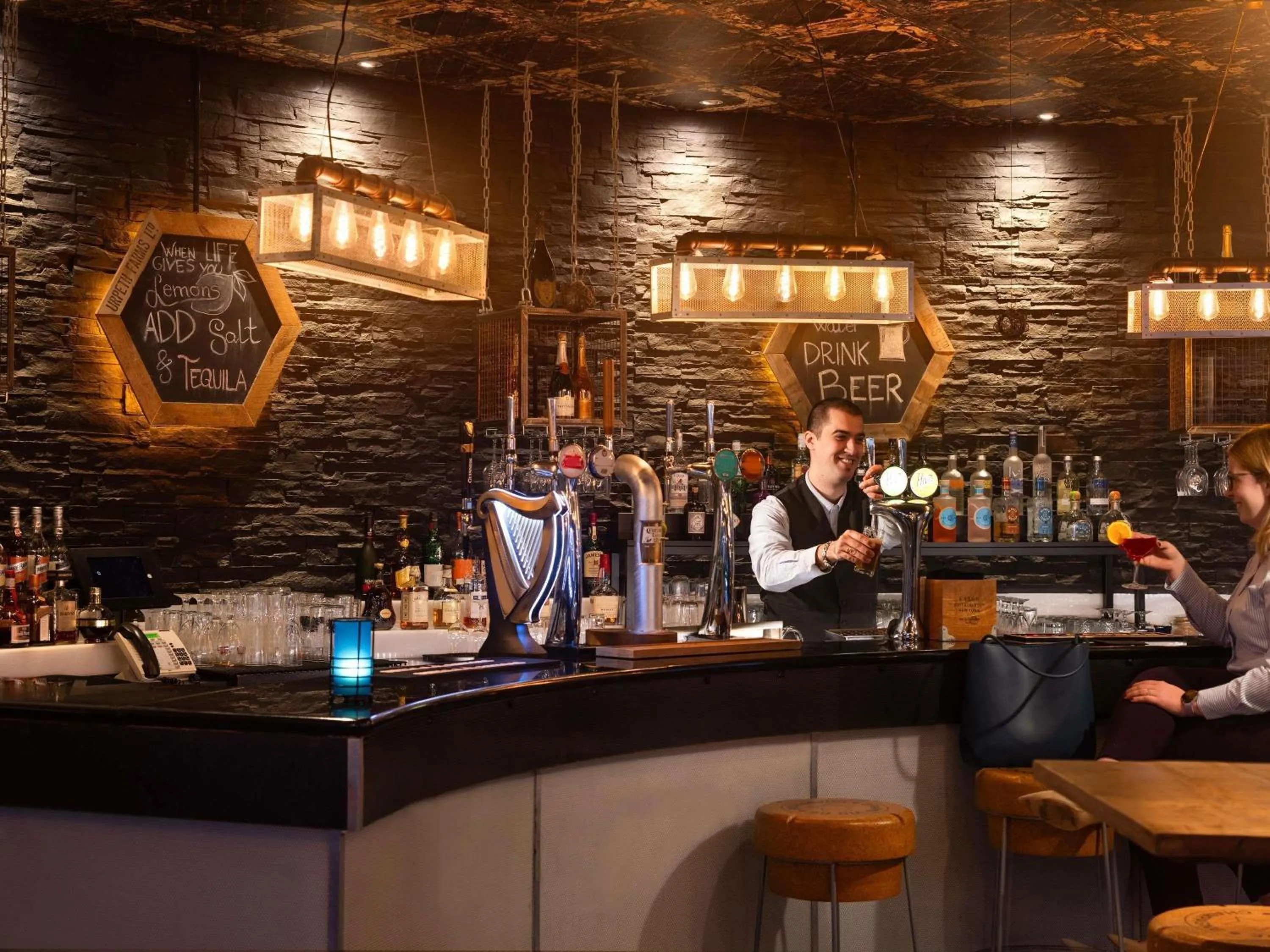 Lounge or bar in Novotel London Tower Bridge