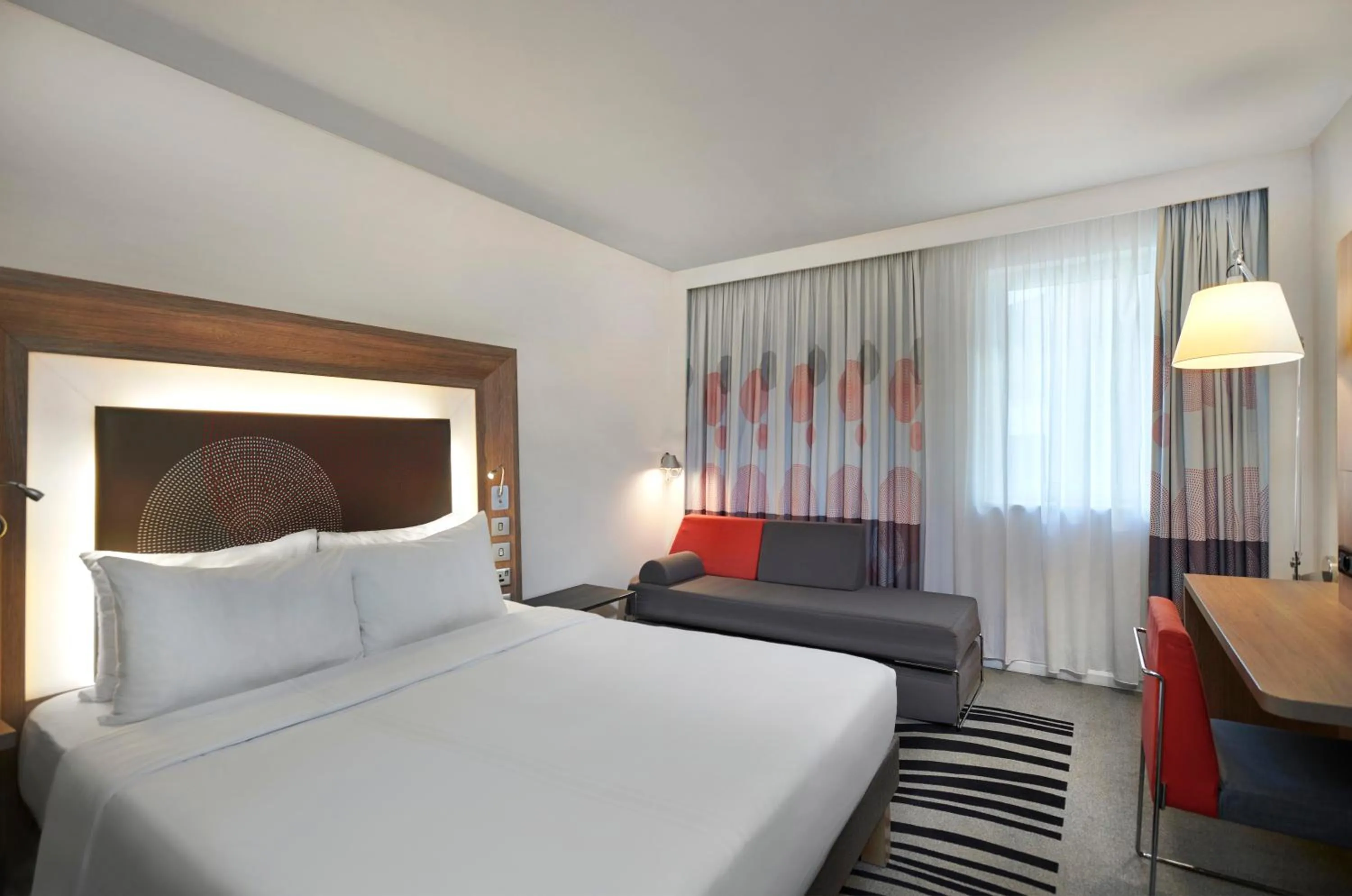 Bedroom, Bed in Novotel London Tower Bridge