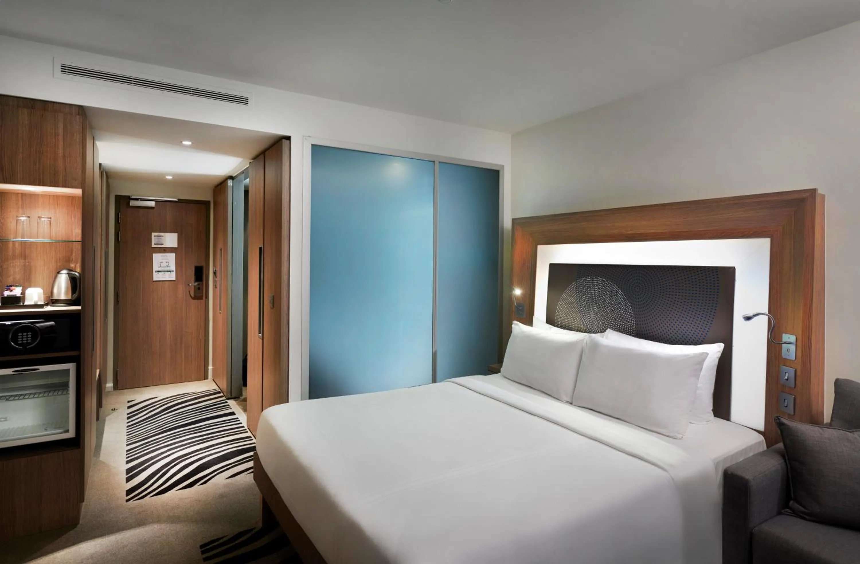 Bedroom, Bed in Novotel London Tower Bridge